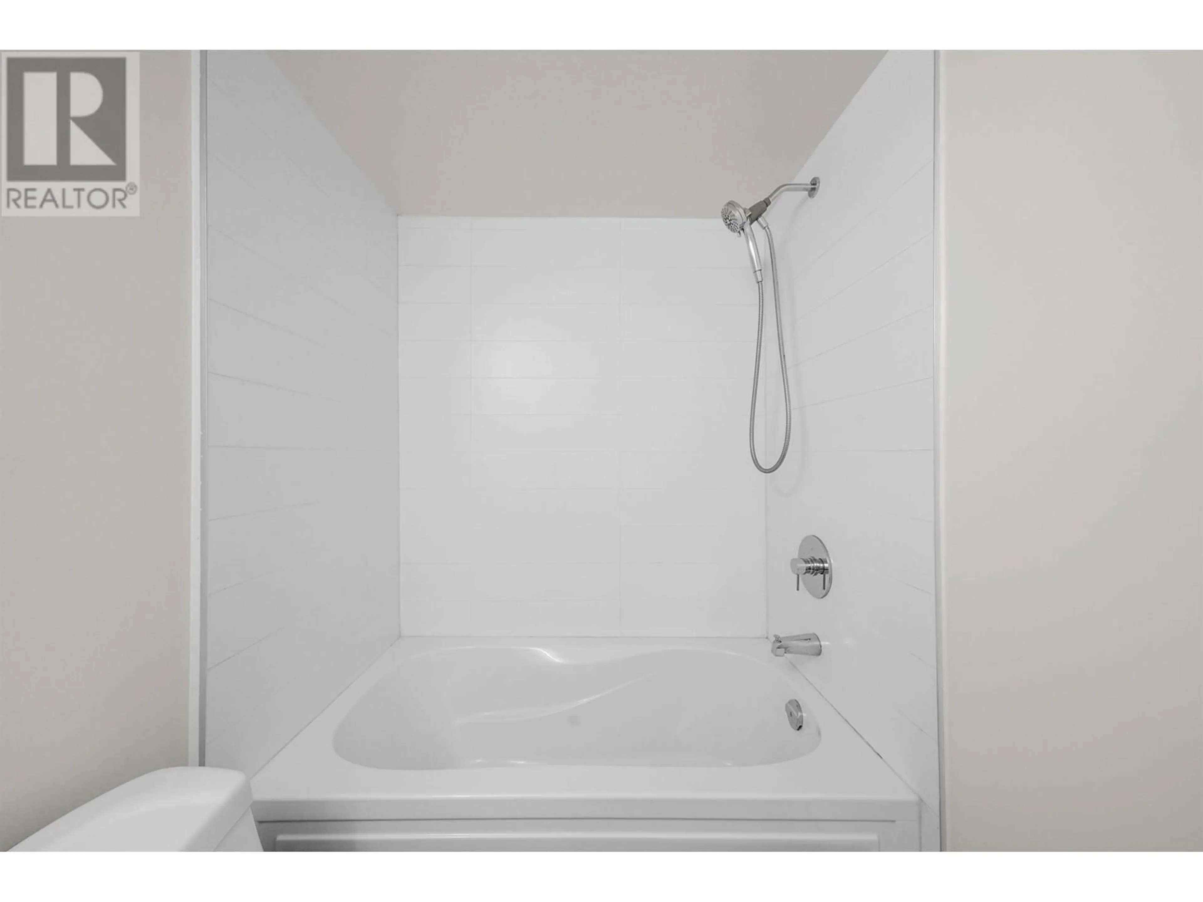 Standard bathroom, ceramic/tile floor for 306 4338 COMMERCIAL STREET, Vancouver British Columbia V5N2S7