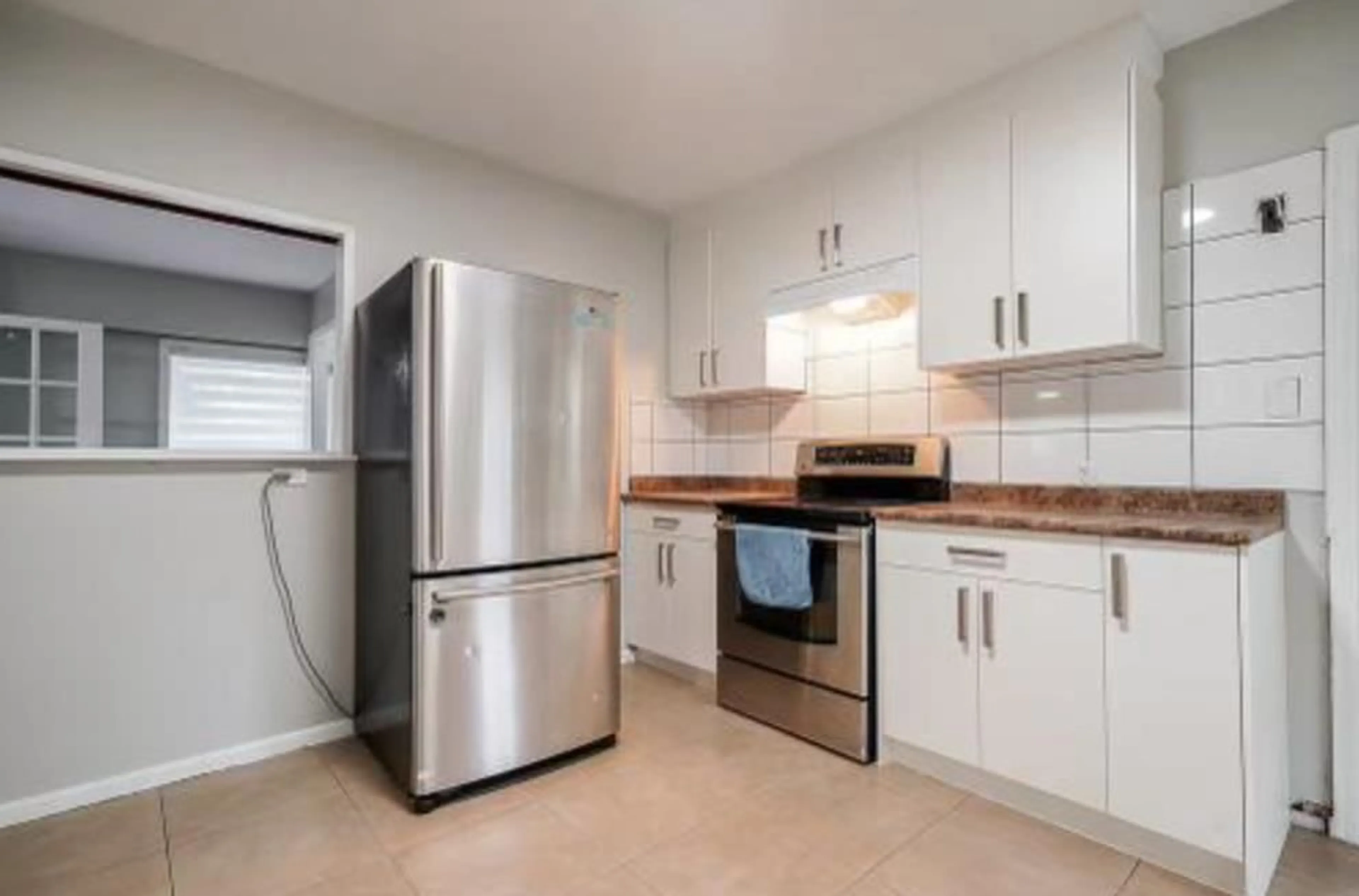 Standard kitchen, unknown for 13960 BRENTWOOD CRESCENT, Surrey British Columbia V3R5L9