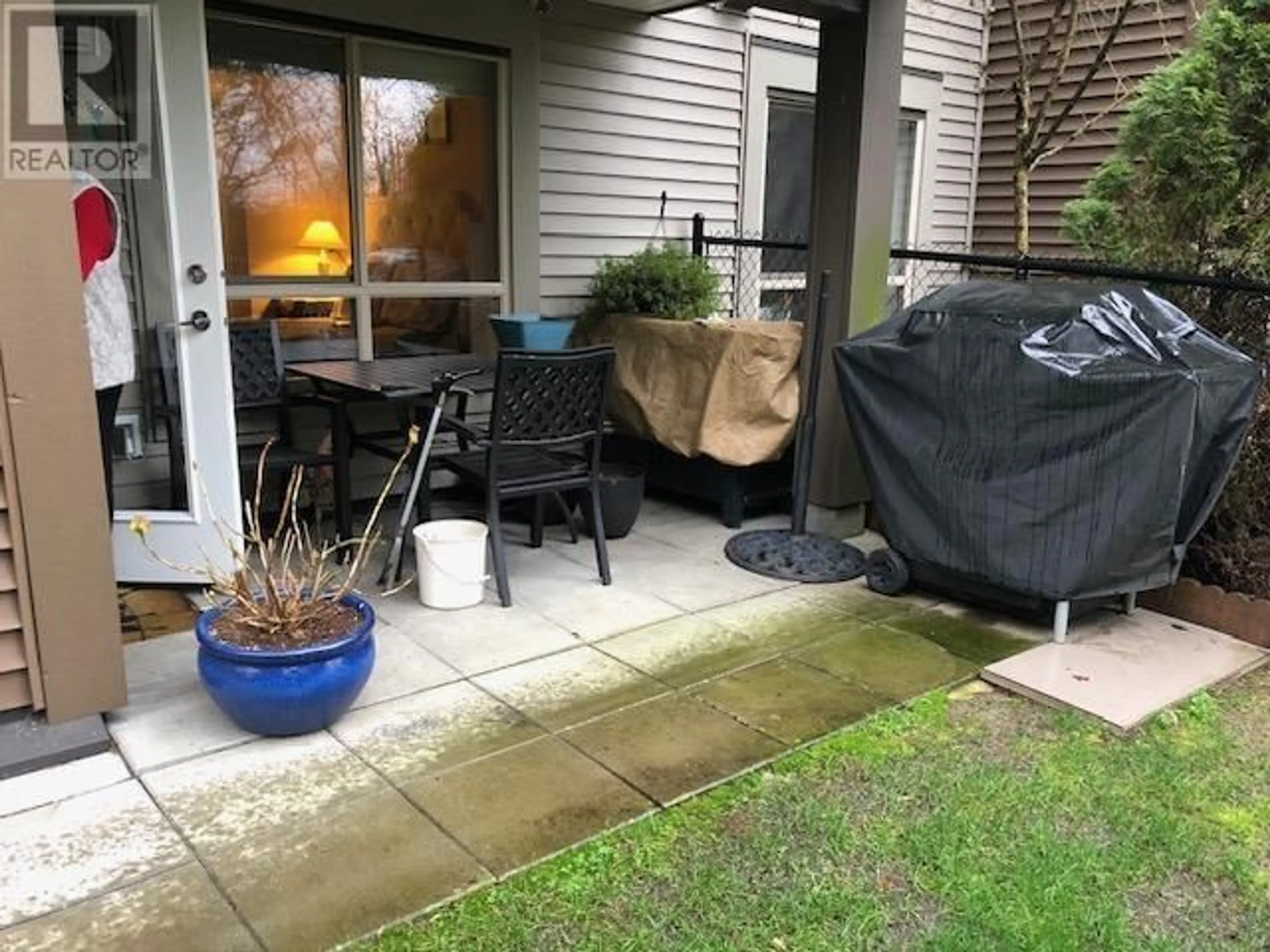 Patio, street for 113 11665 HANEY BYPASS, Maple Ridge British Columbia V2X8W9