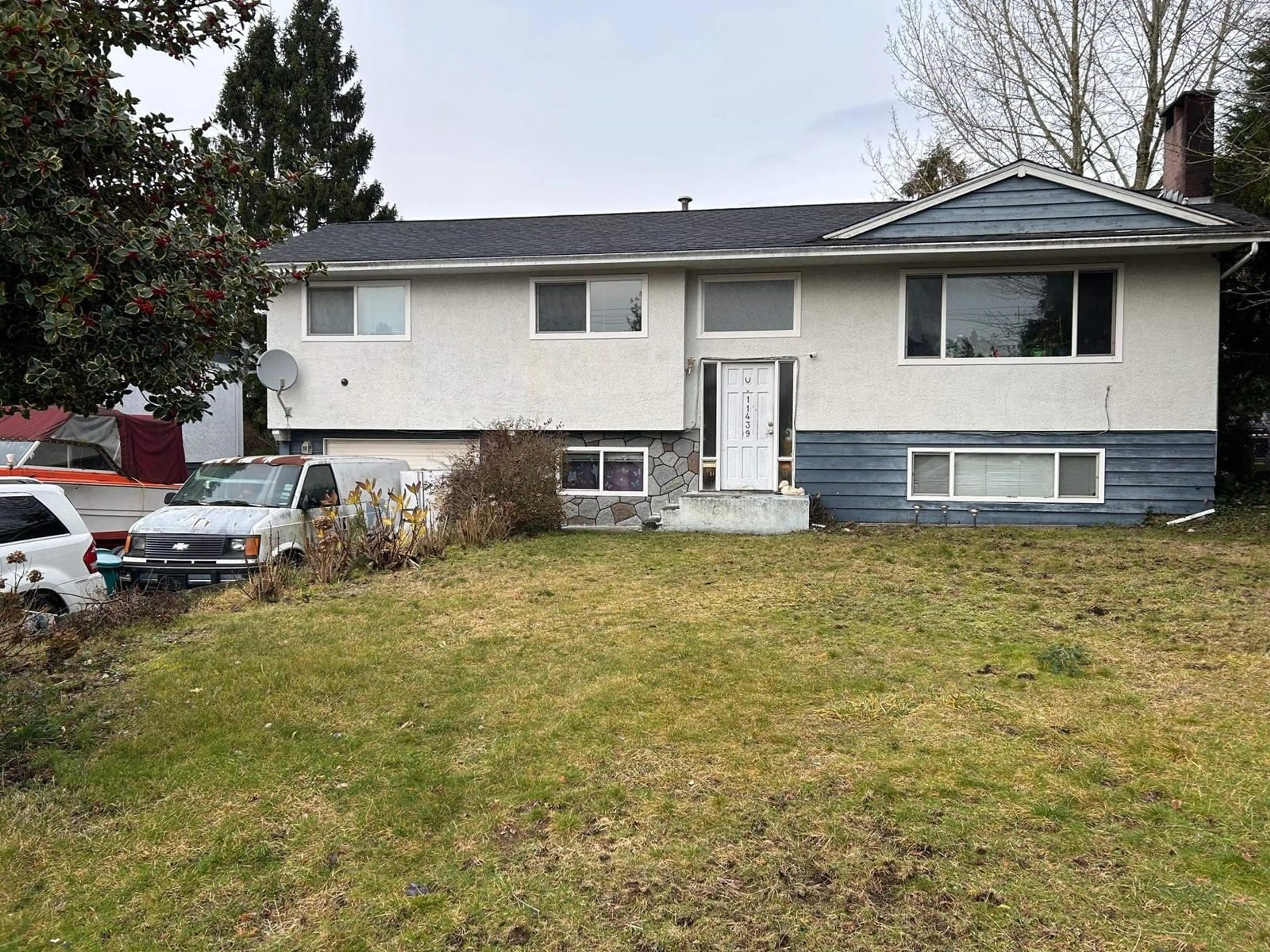 Home with vinyl exterior material, street for 11439 80 AVENUE, Delta British Columbia V4X1X5