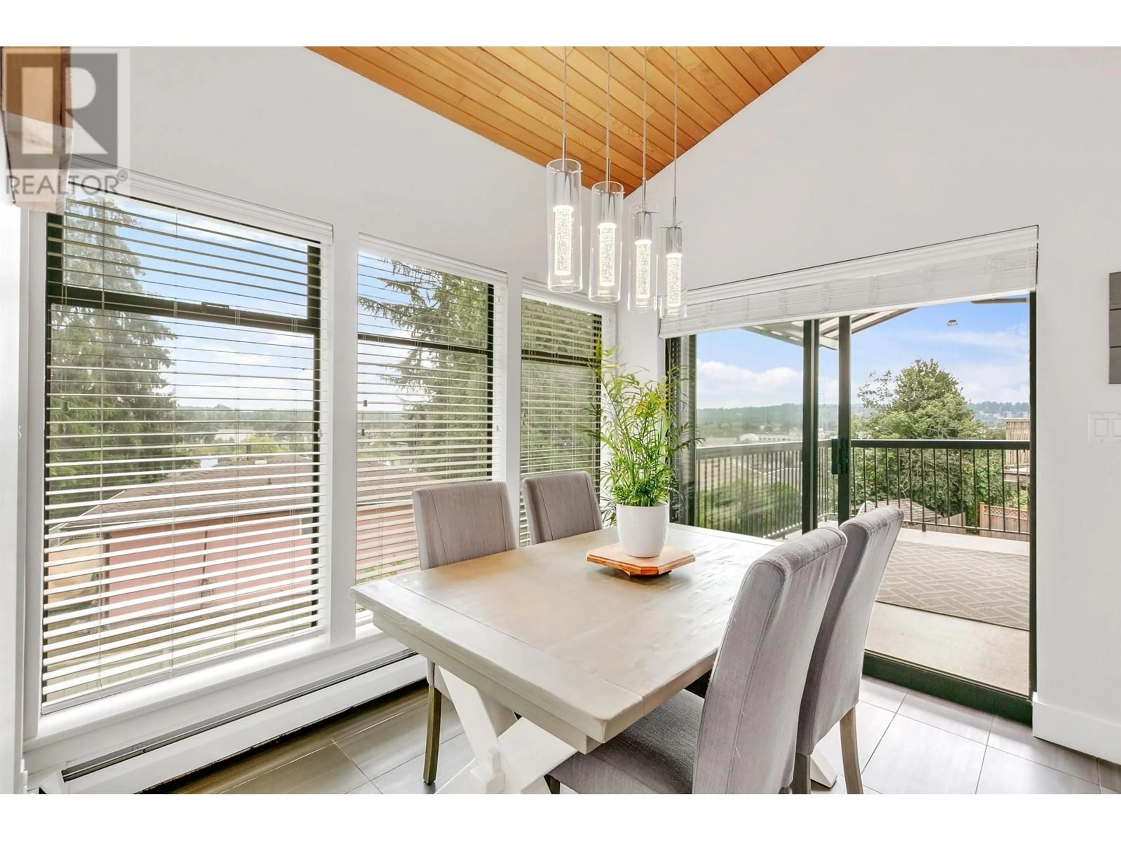 Dining room, wood/laminate floor for 275 WARRICK STREET, Coquitlam British Columbia V3K6C1