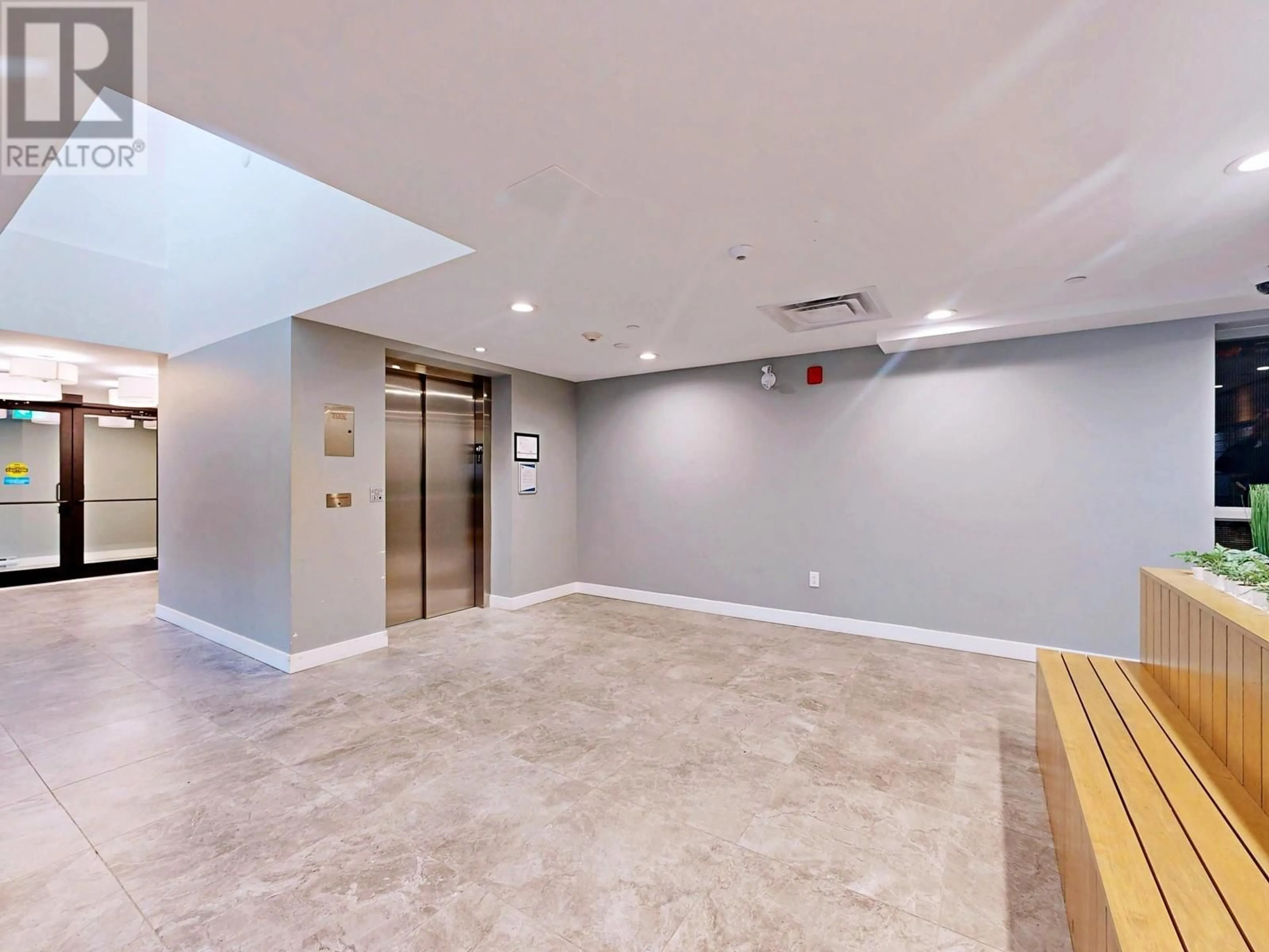 Indoor foyer for 307 11703 FRASER STREET, Maple Ridge British Columbia V2X9A7