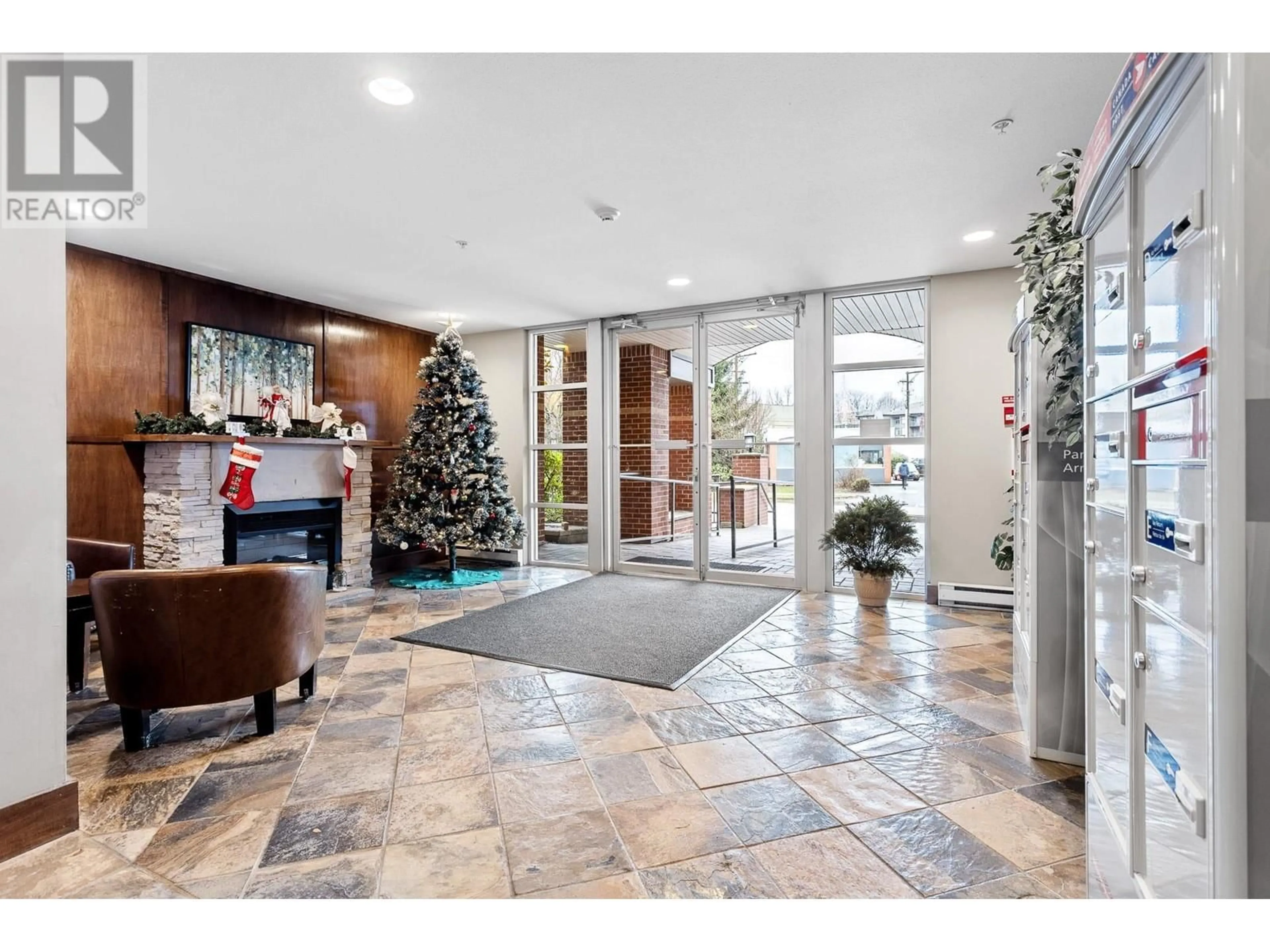 Indoor foyer for 202 2330 WILSON AVENUE, Port Coquitlam British Columbia V3C1Z6