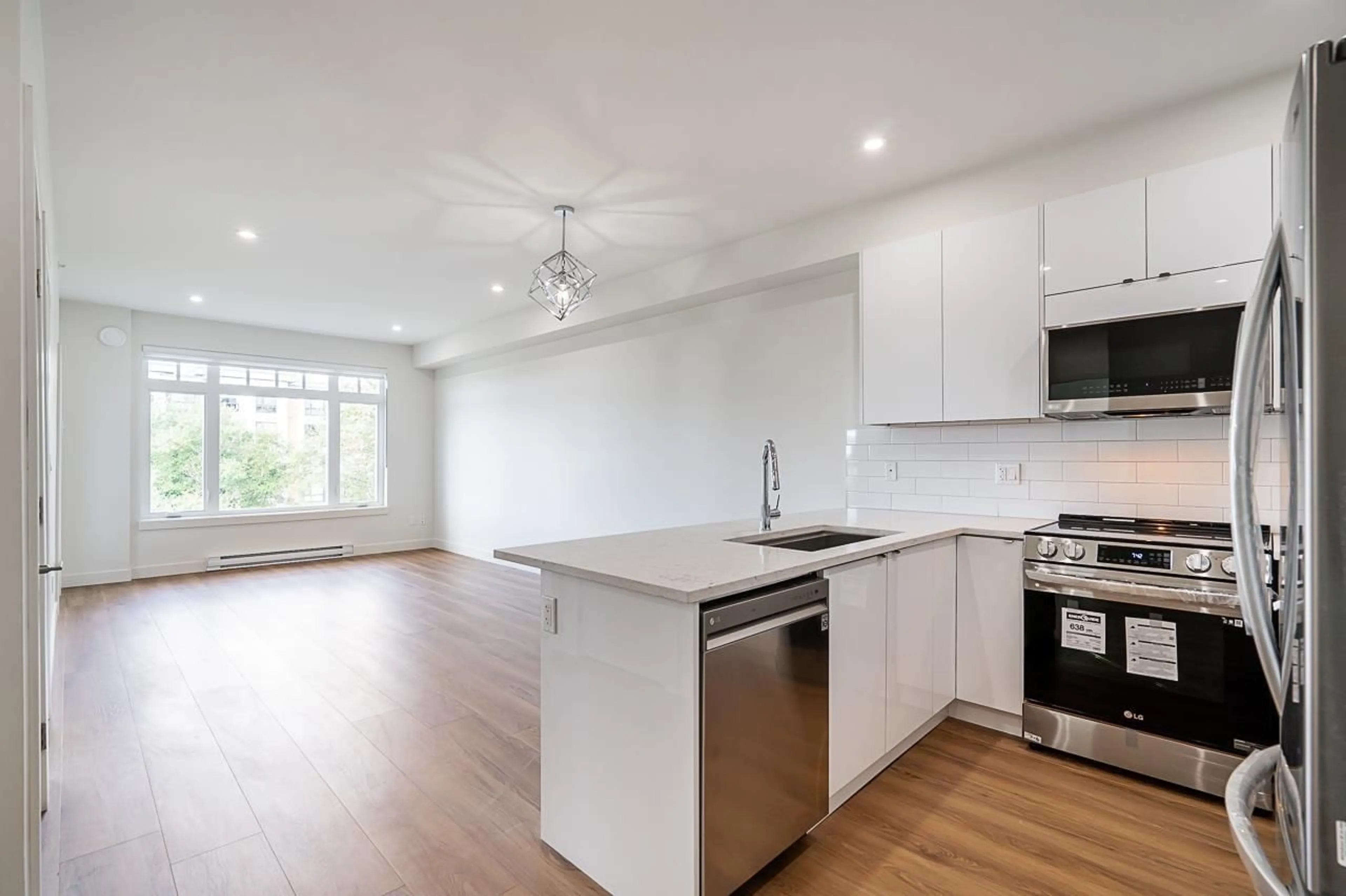 Open concept kitchen, wood/laminate floor for 305 20081 68 AVENUE, Langley British Columbia V2Y3V7