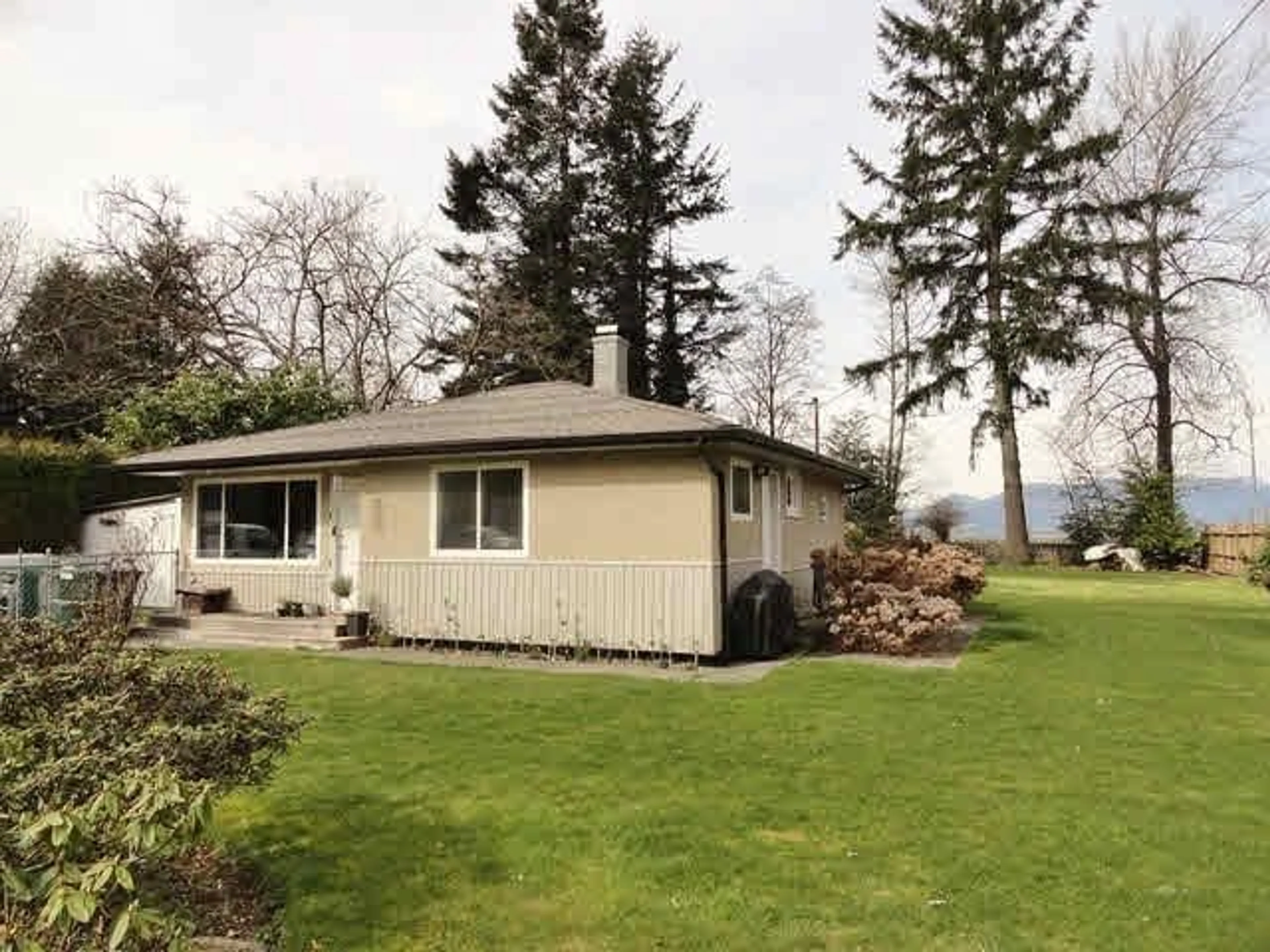 Home with vinyl exterior material, unknown for 17695 97 AVENUE, Surrey British Columbia V4N4B2