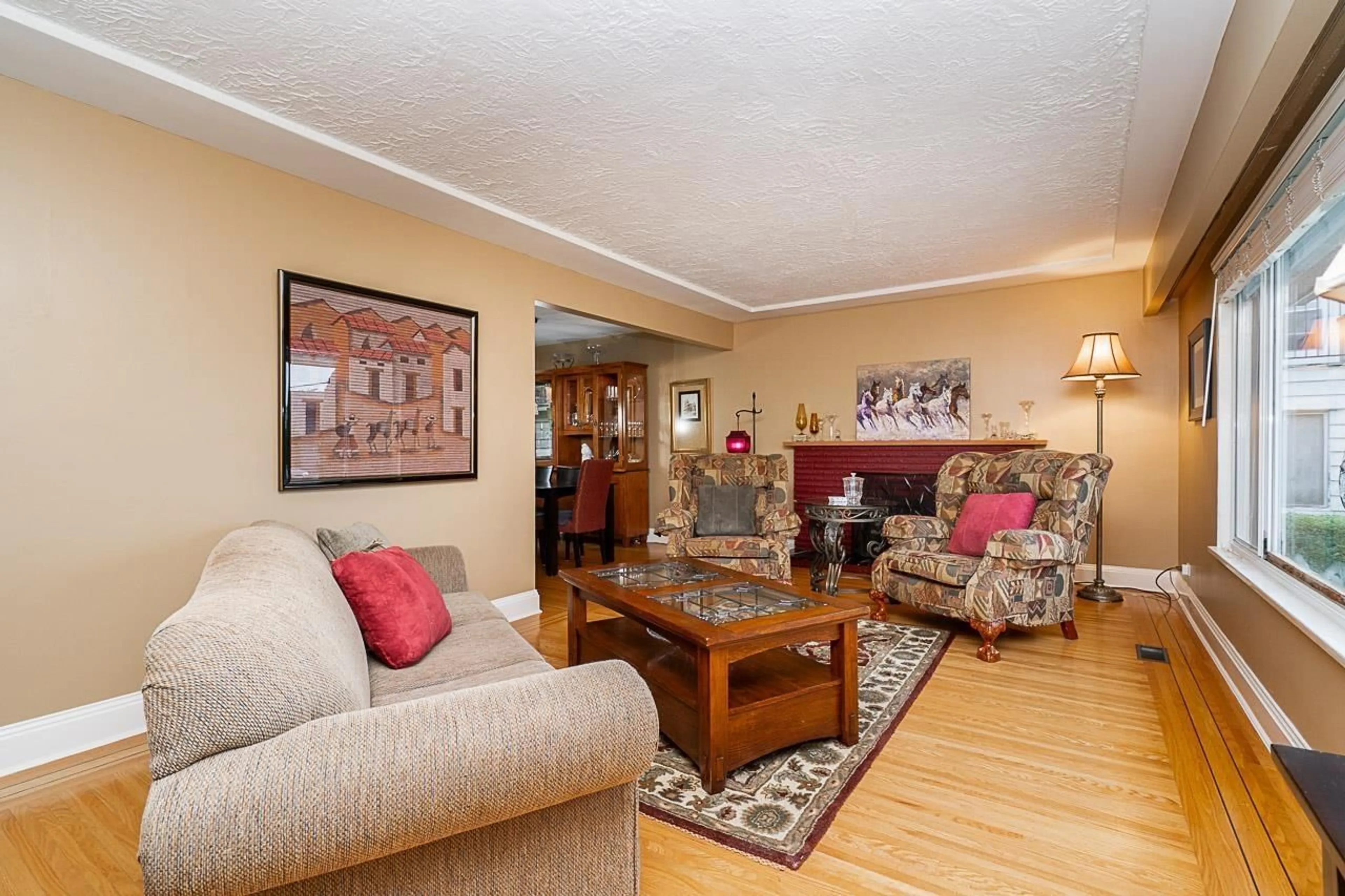 Living room with furniture, wood/laminate floor for 10326 124A STREET, Surrey British Columbia V3V4W9