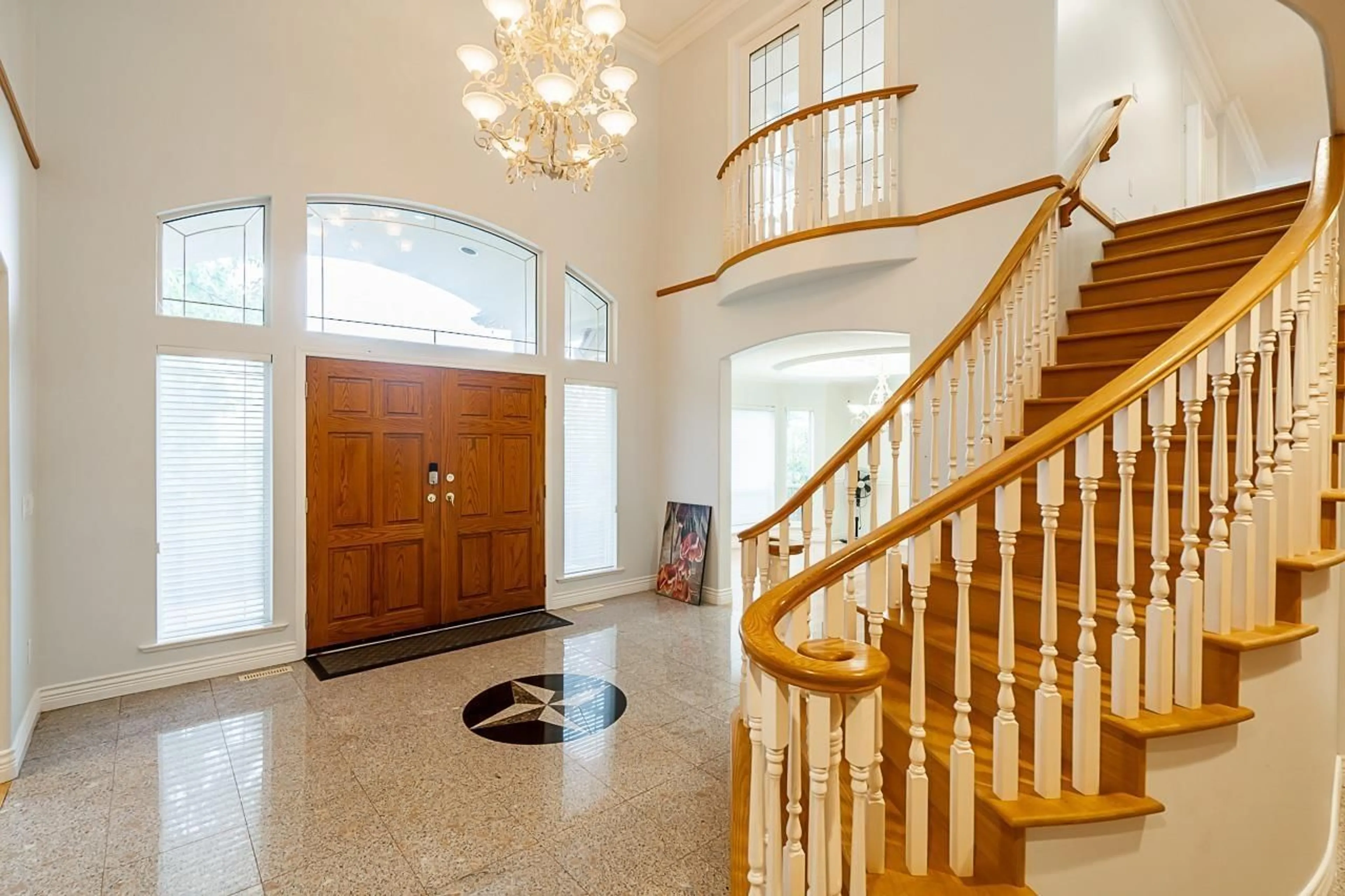 Indoor foyer for 34991 HAMON AVENUE, Abbotsford British Columbia V2S1H7