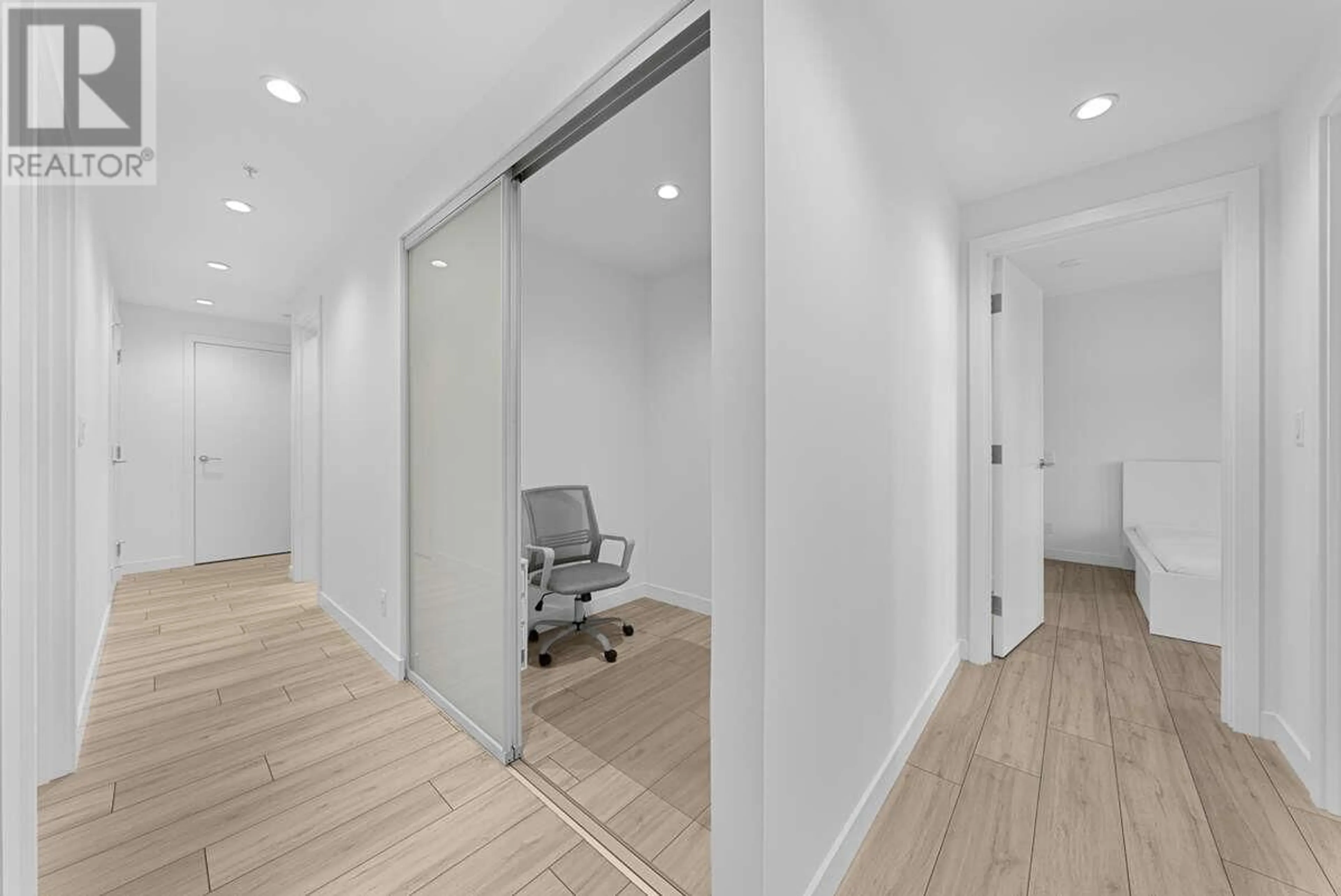 Unknown for 401 - 6080 MCKAY AVENUE, Burnaby British Columbia V5H0J4