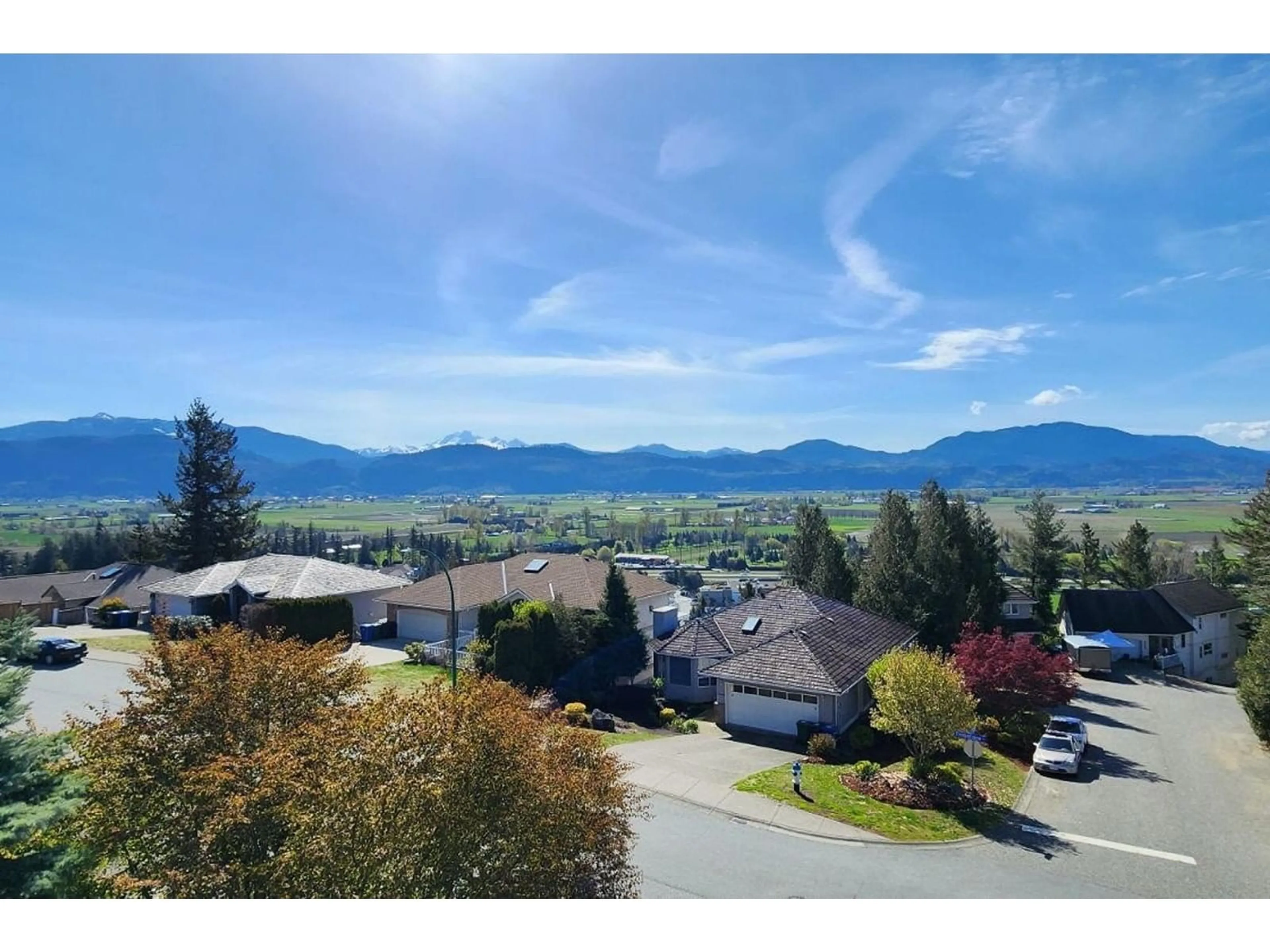 A pic from outside/outdoor area/front of a property/back of a property/a pic from drone, mountain view for 35790 CANTERBURY AVENUE, Abbotsford British Columbia V3G1G2