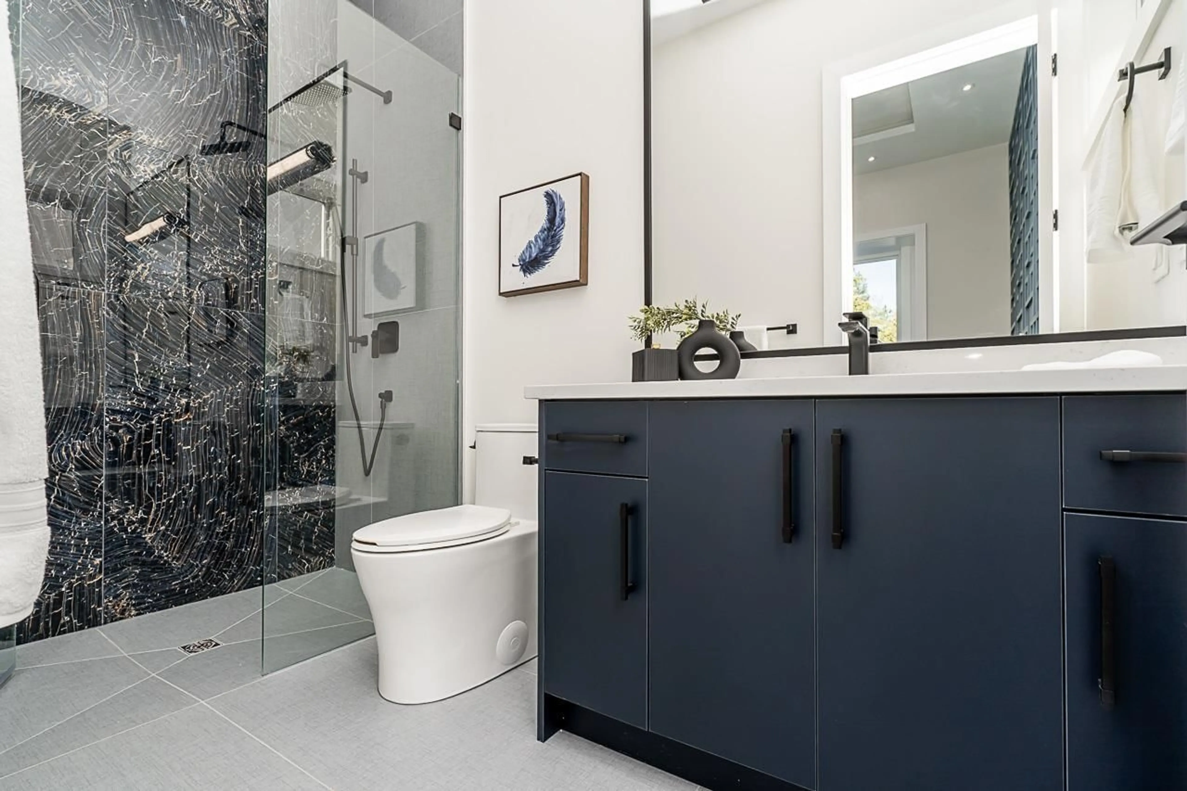 Contemporary bathroom, ceramic/tile floor for 1917 168 STREET, Surrey British Columbia V3Z1A2