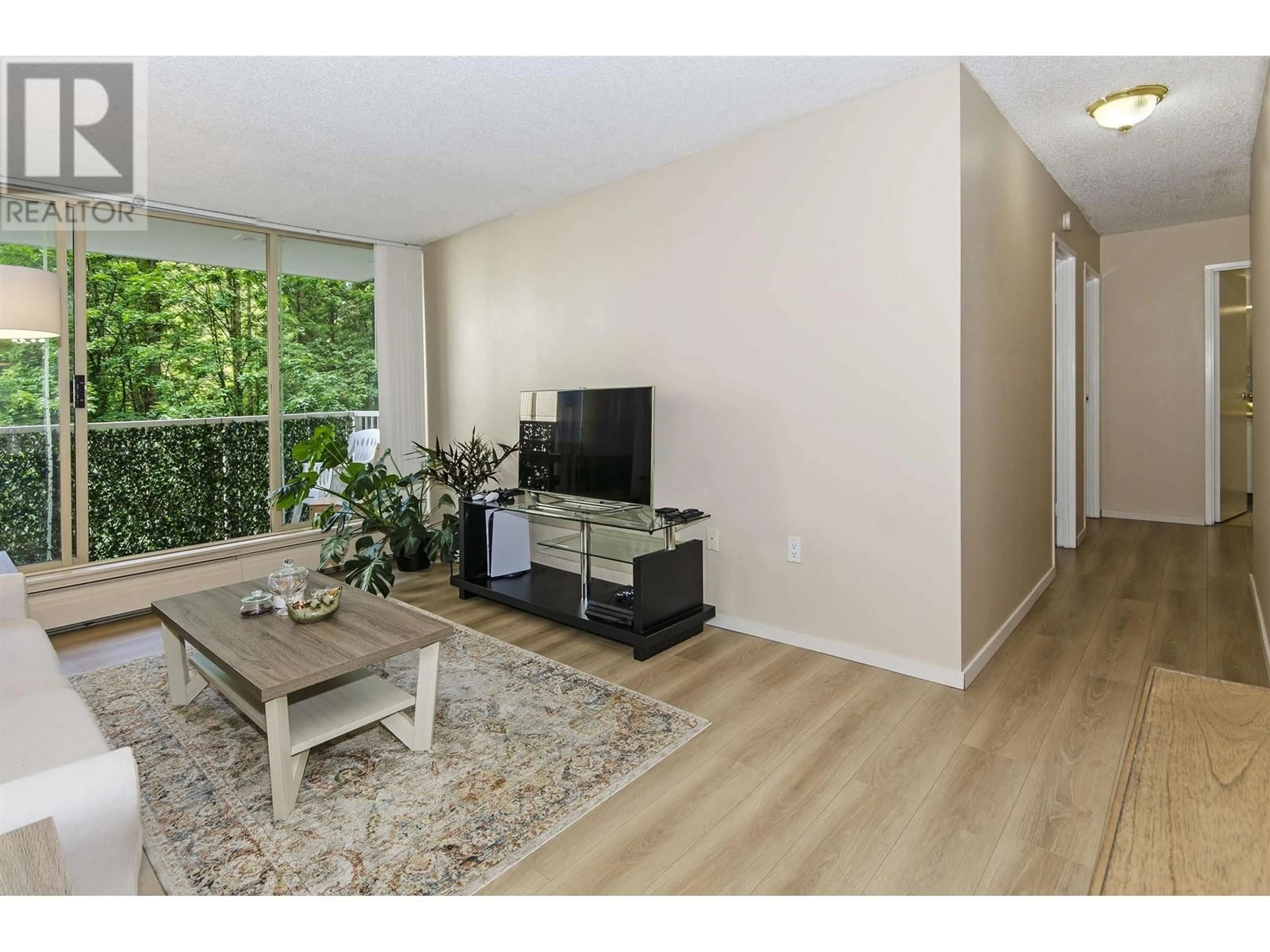 Living room with furniture, wood/laminate floor for 407 - 2004 FULLERTON AVENUE, North Vancouver British Columbia V7P3G8