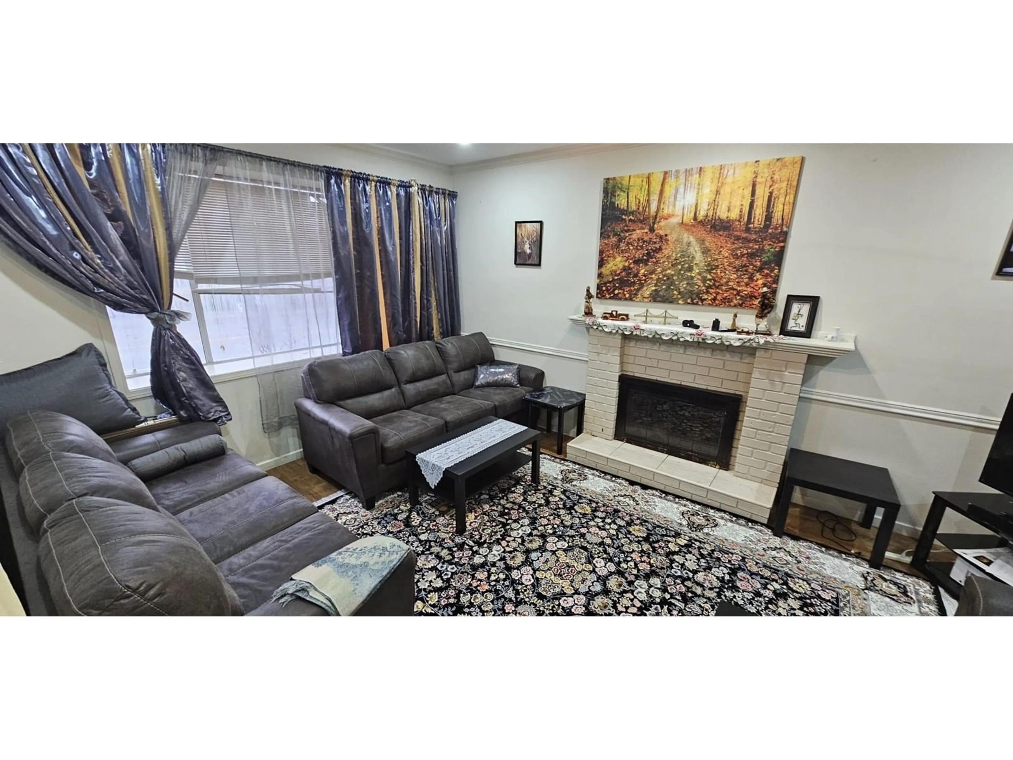 Living room with furniture, unknown for 3159 TOWNLINE ROAD, Abbotsford British Columbia V2T5J2