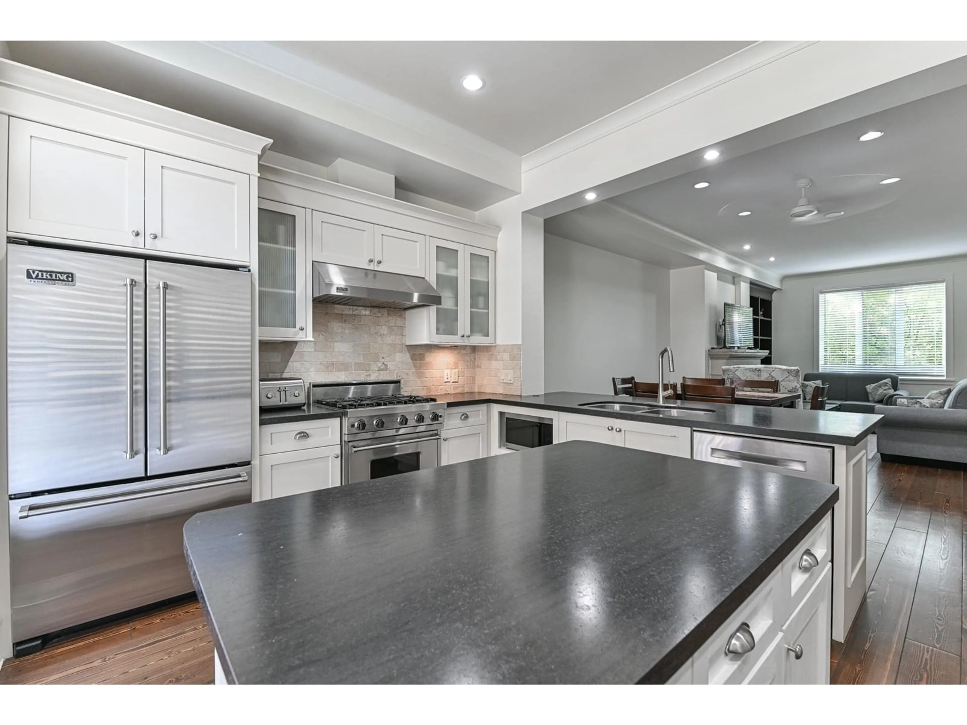 Open concept kitchen, ceramic/tile floor for 103 2580 LANGDON STREET, Abbotsford British Columbia V2T0A9