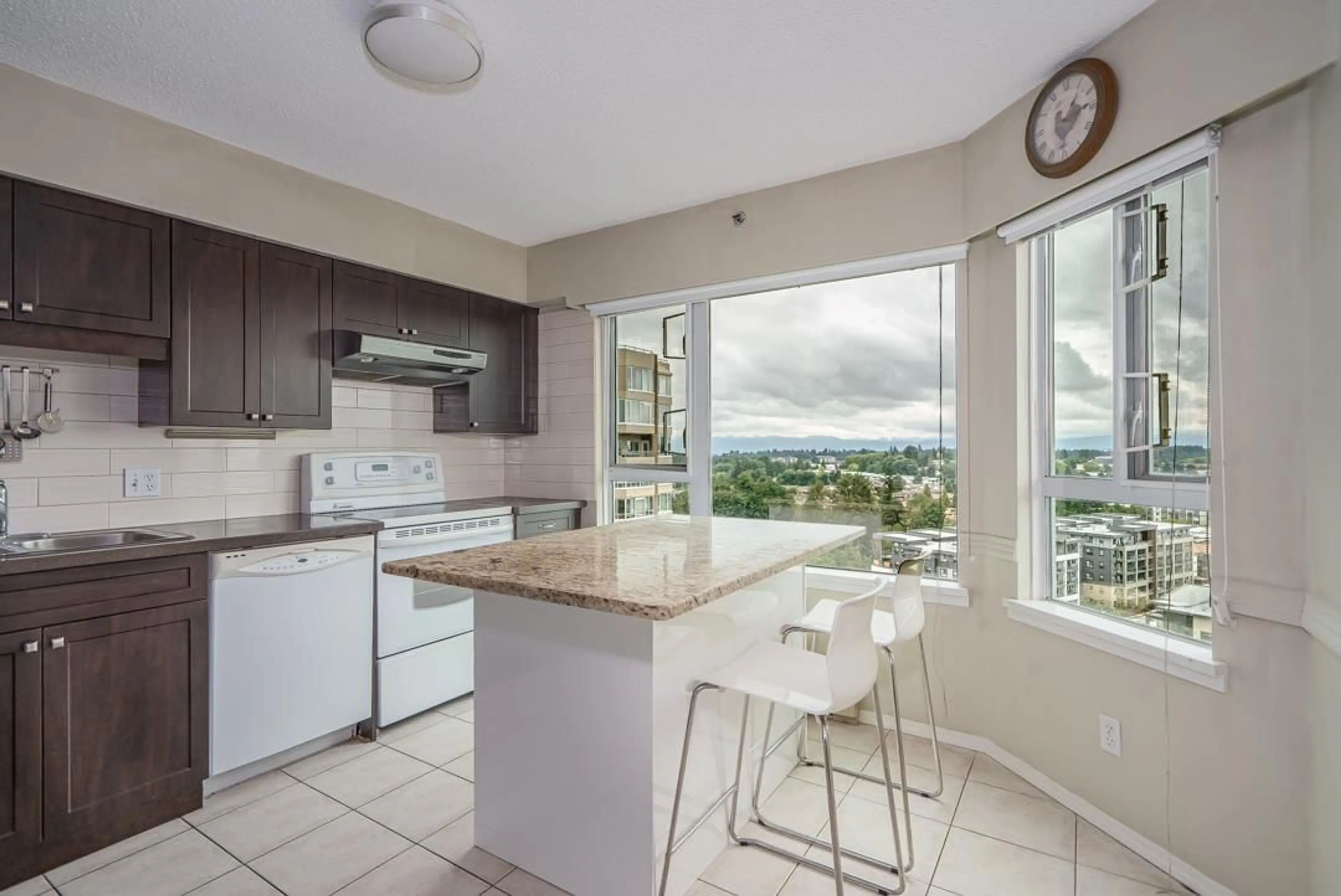 Open concept kitchen, ceramic/tile floor for 1506 3150 GLADWIN ROAD, Abbotsford British Columbia V2S5S9