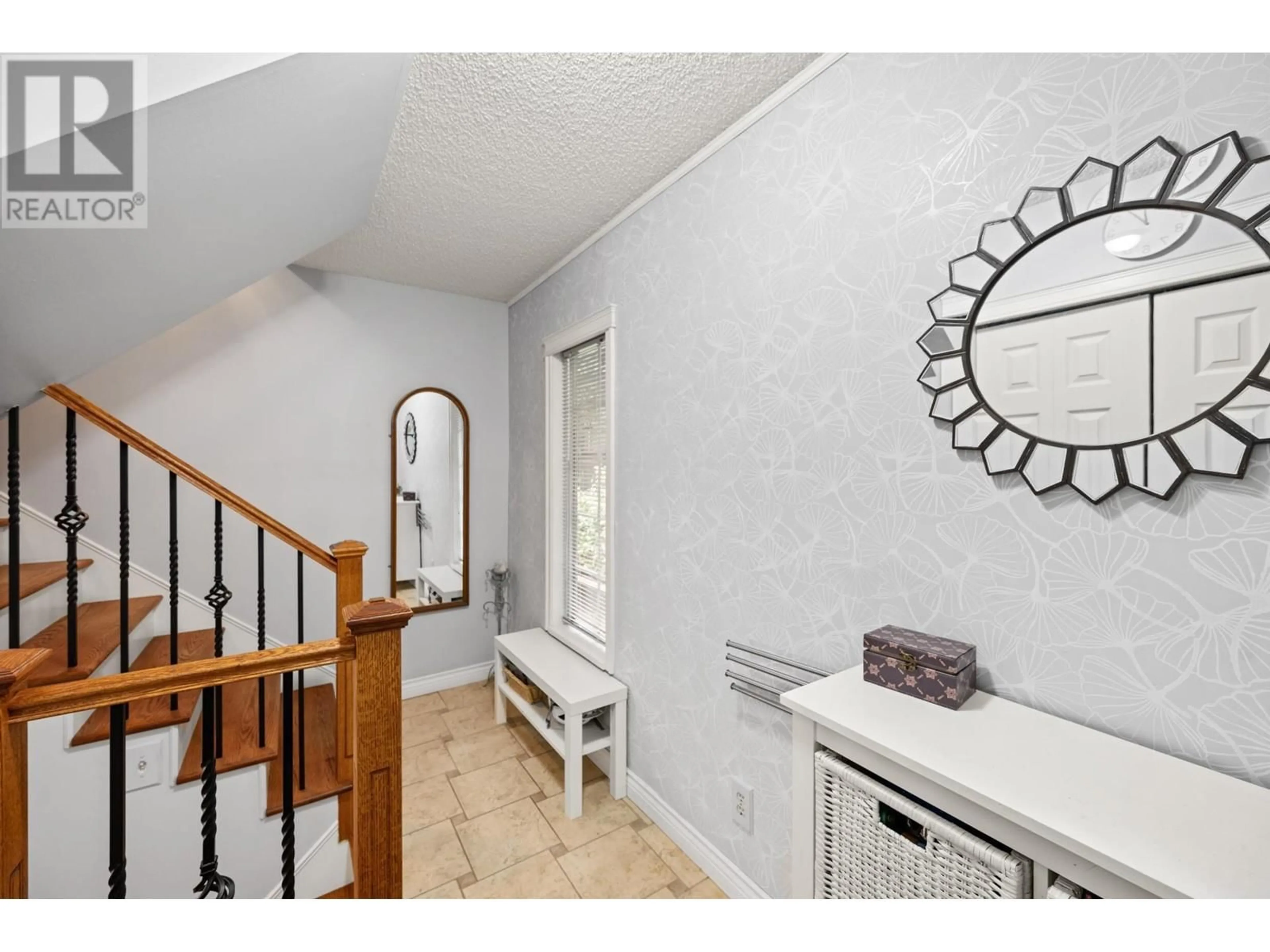 Indoor entryway for 8886 LARKFIELD DRIVE, Burnaby British Columbia V5A4L2