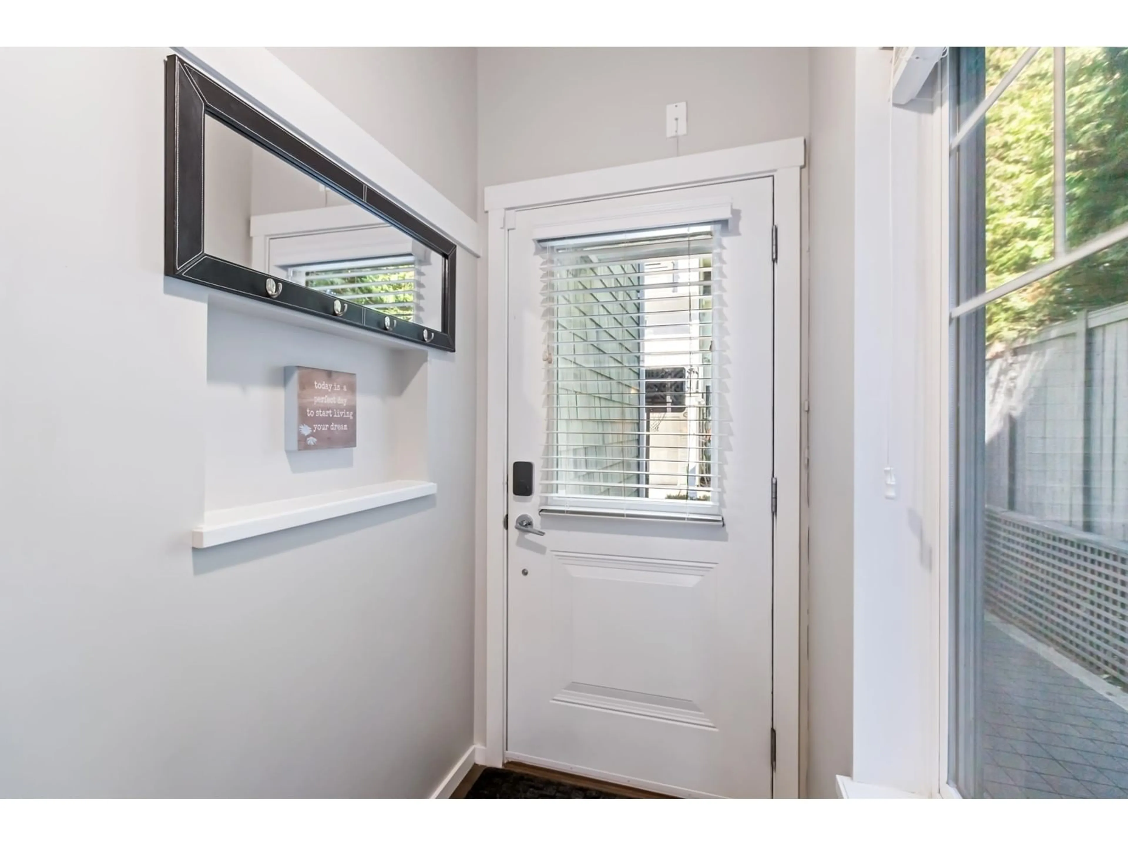 Indoor entryway for 35 15128 24 AVENUE, Surrey British Columbia V4A2H8