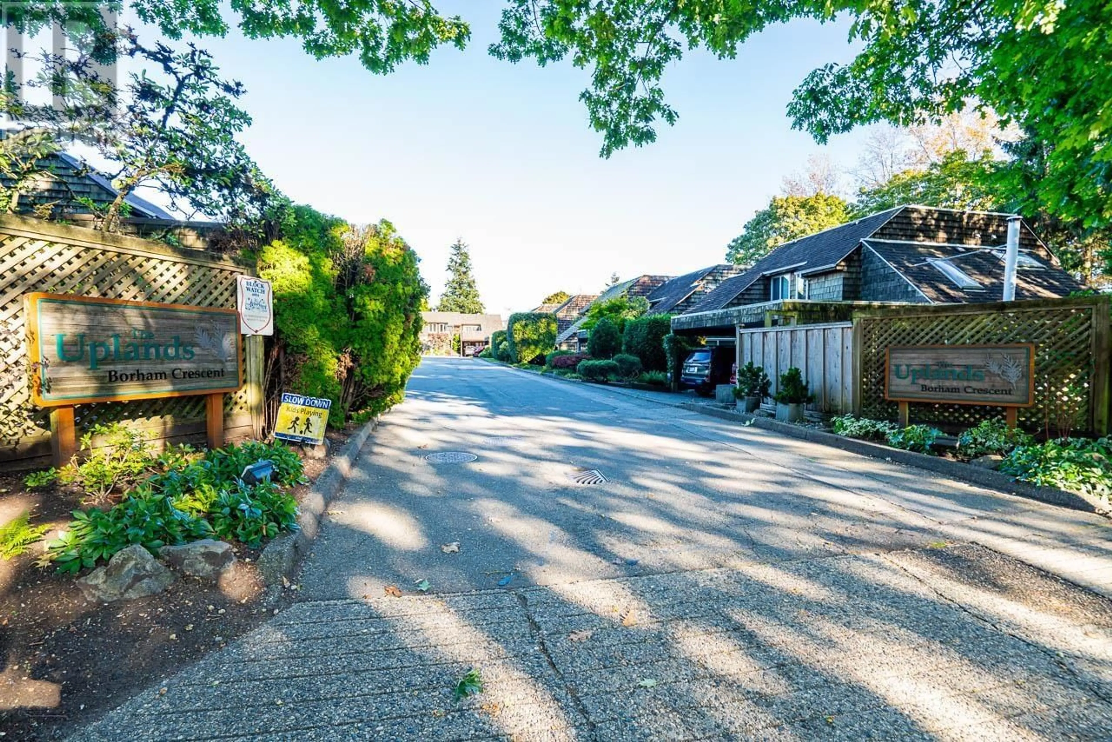 A pic from outside/outdoor area/front of a property/back of a property/a pic from drone, street for 3689 BORHAM CRESCENT, Vancouver British Columbia V5S3X2