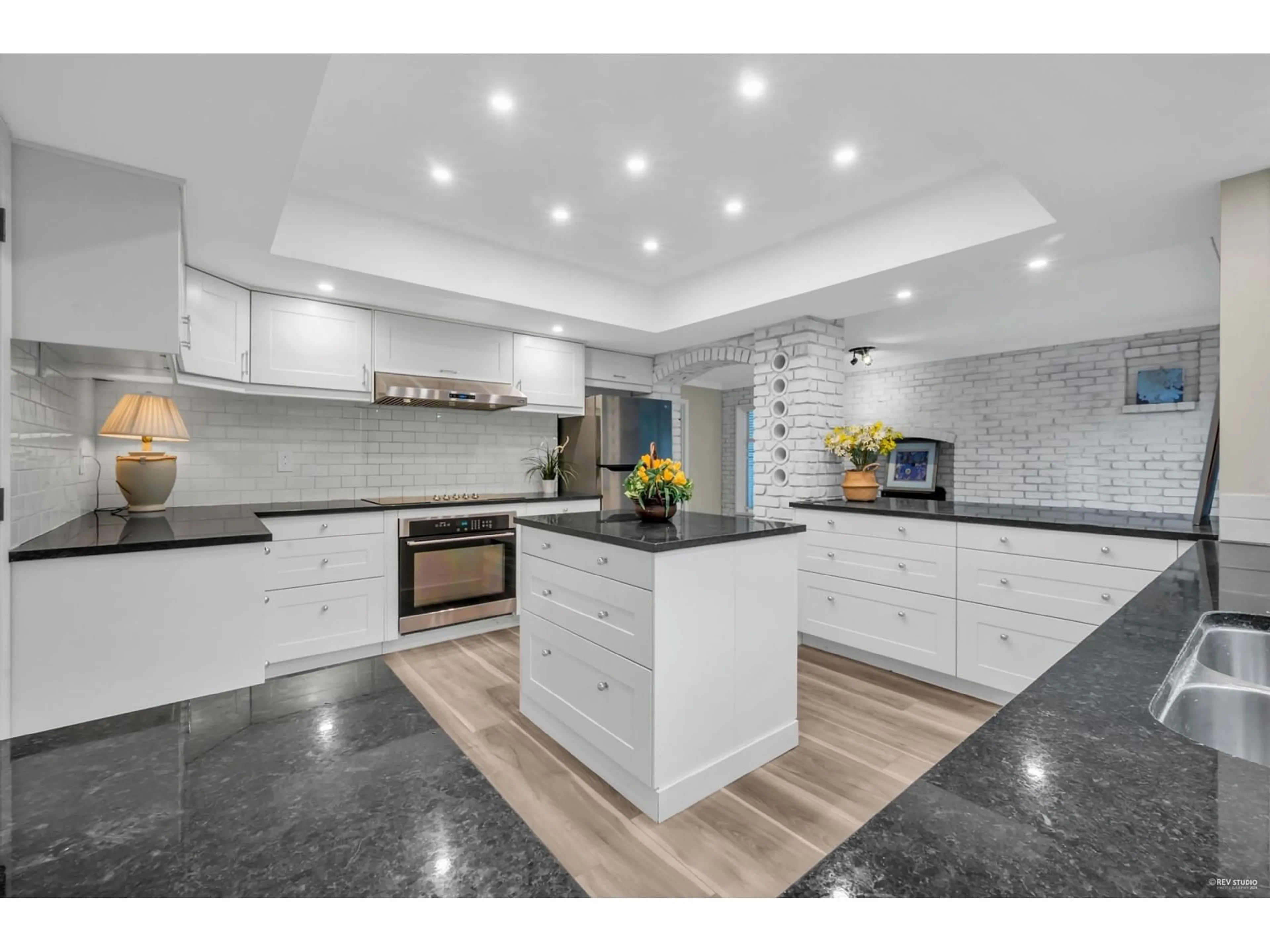 Contemporary kitchen, ceramic/tile floor for 14255 16A AVENUE, Surrey British Columbia V4A6G6