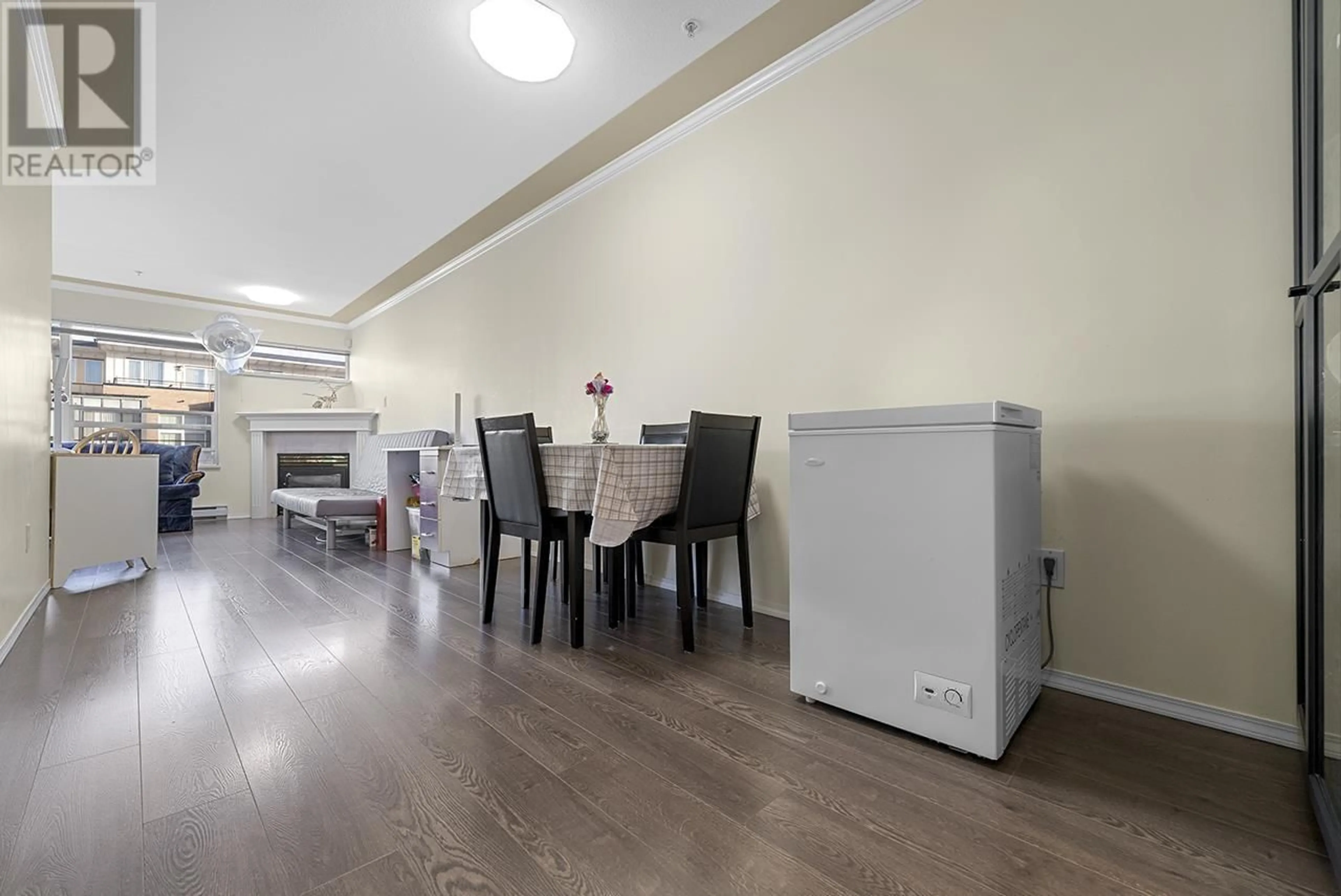 Dining room, wood/laminate floor for 310 2238 KINGSWAY, Vancouver British Columbia V5N2T7