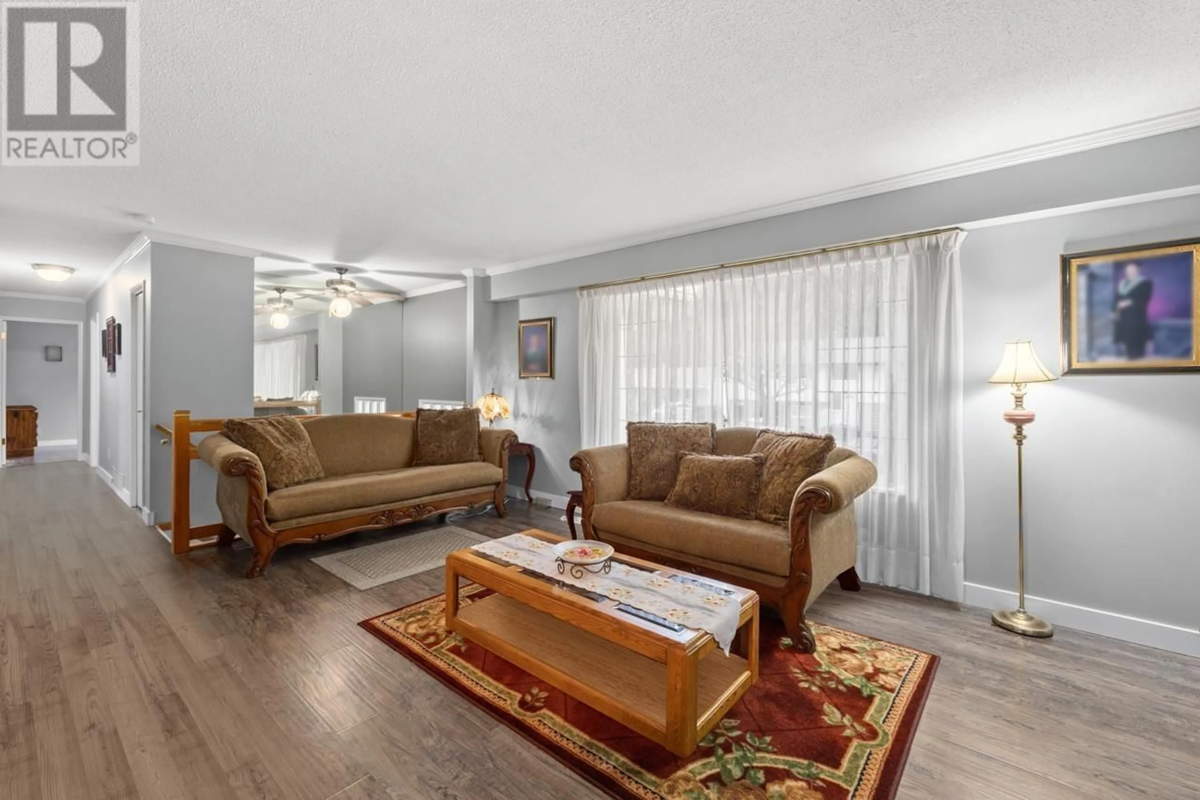 Living room with furniture, wood/laminate floor for 3728 OAKDALE STREET, Port Coquitlam British Columbia V3B4W8