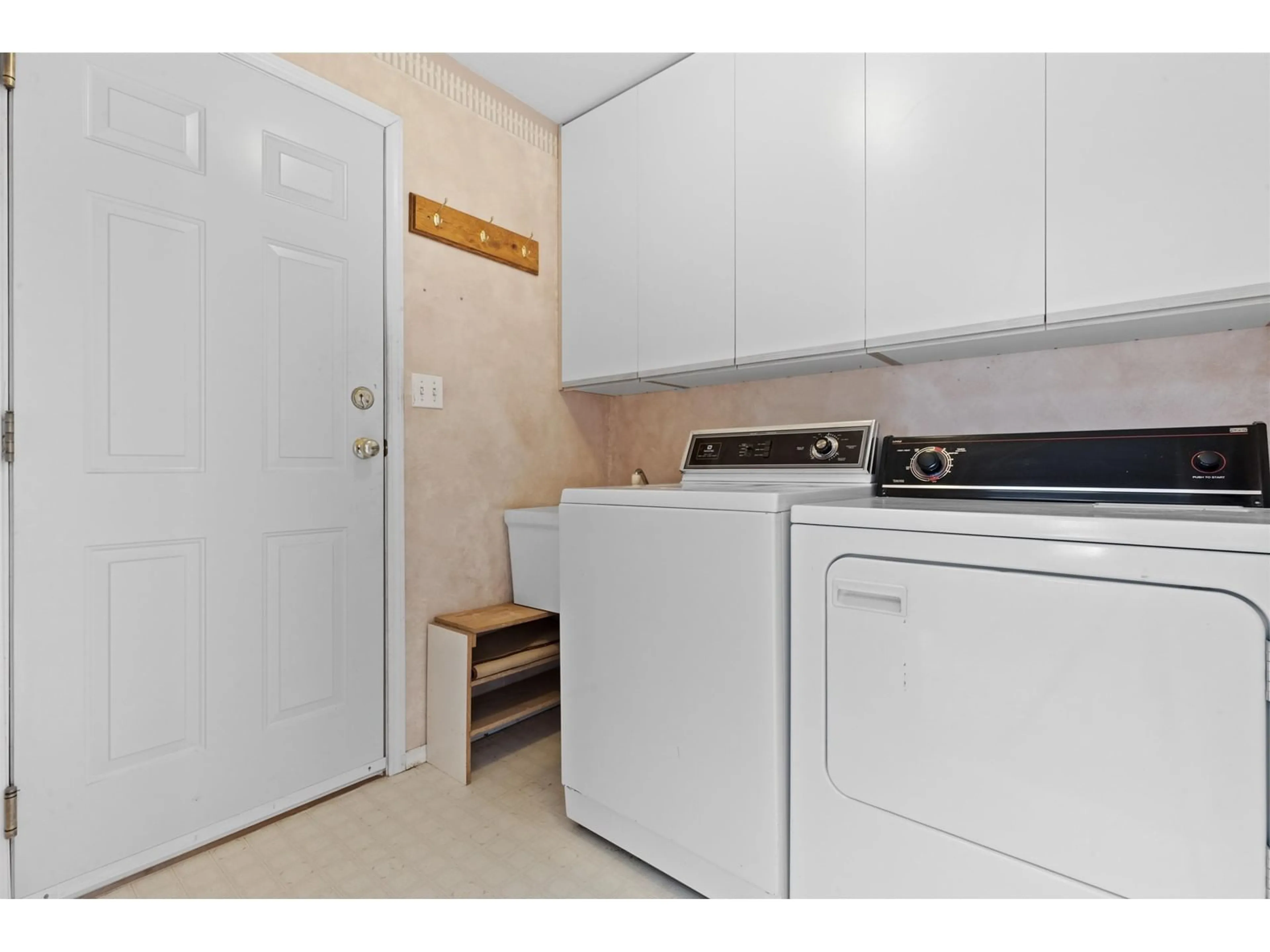 Laundry room for 4142 OLD CLAYBURN ROAD, Abbotsford British Columbia V3G1K1