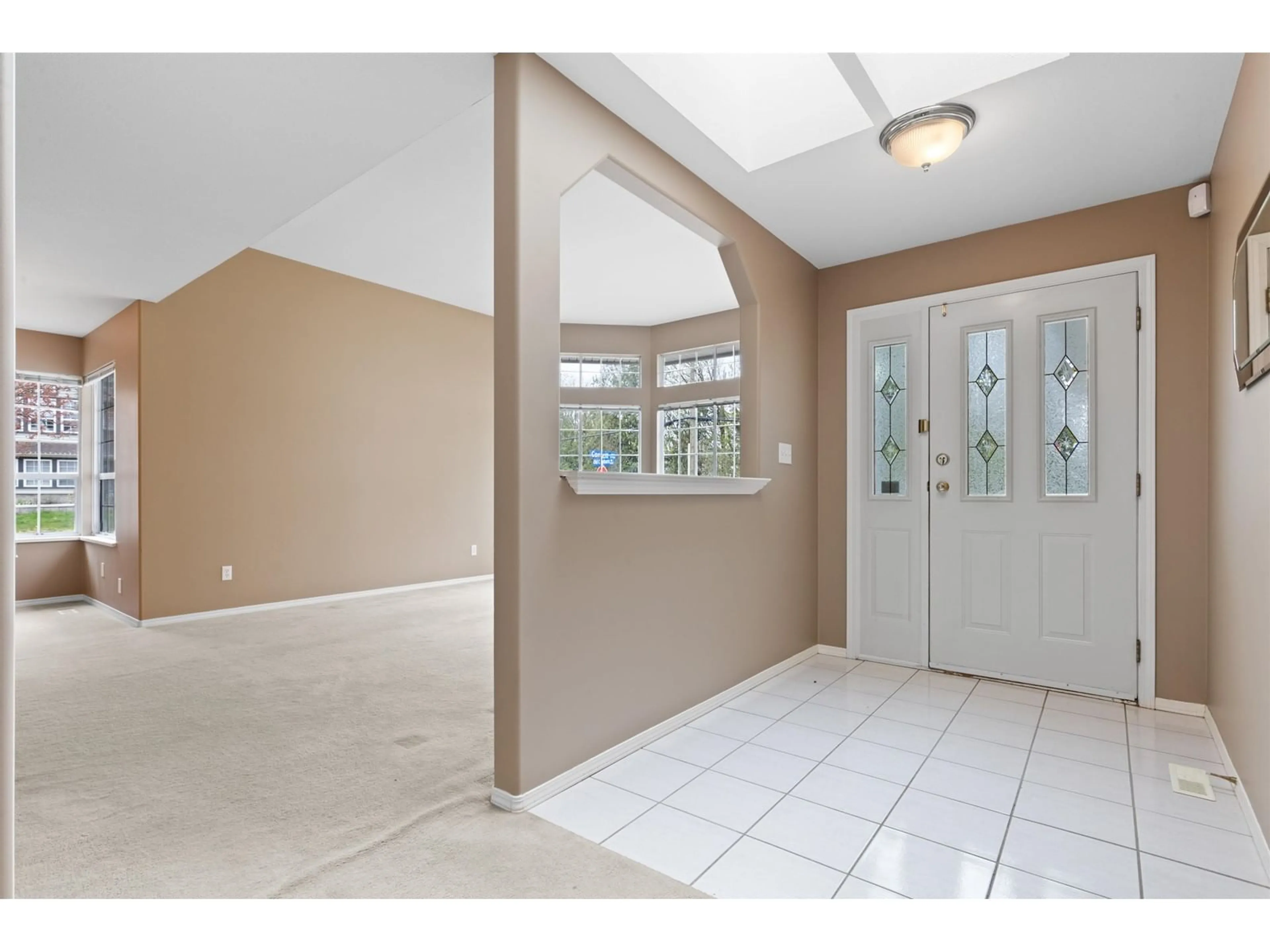 Indoor entryway for 4142 OLD CLAYBURN ROAD, Abbotsford British Columbia V3G1K1