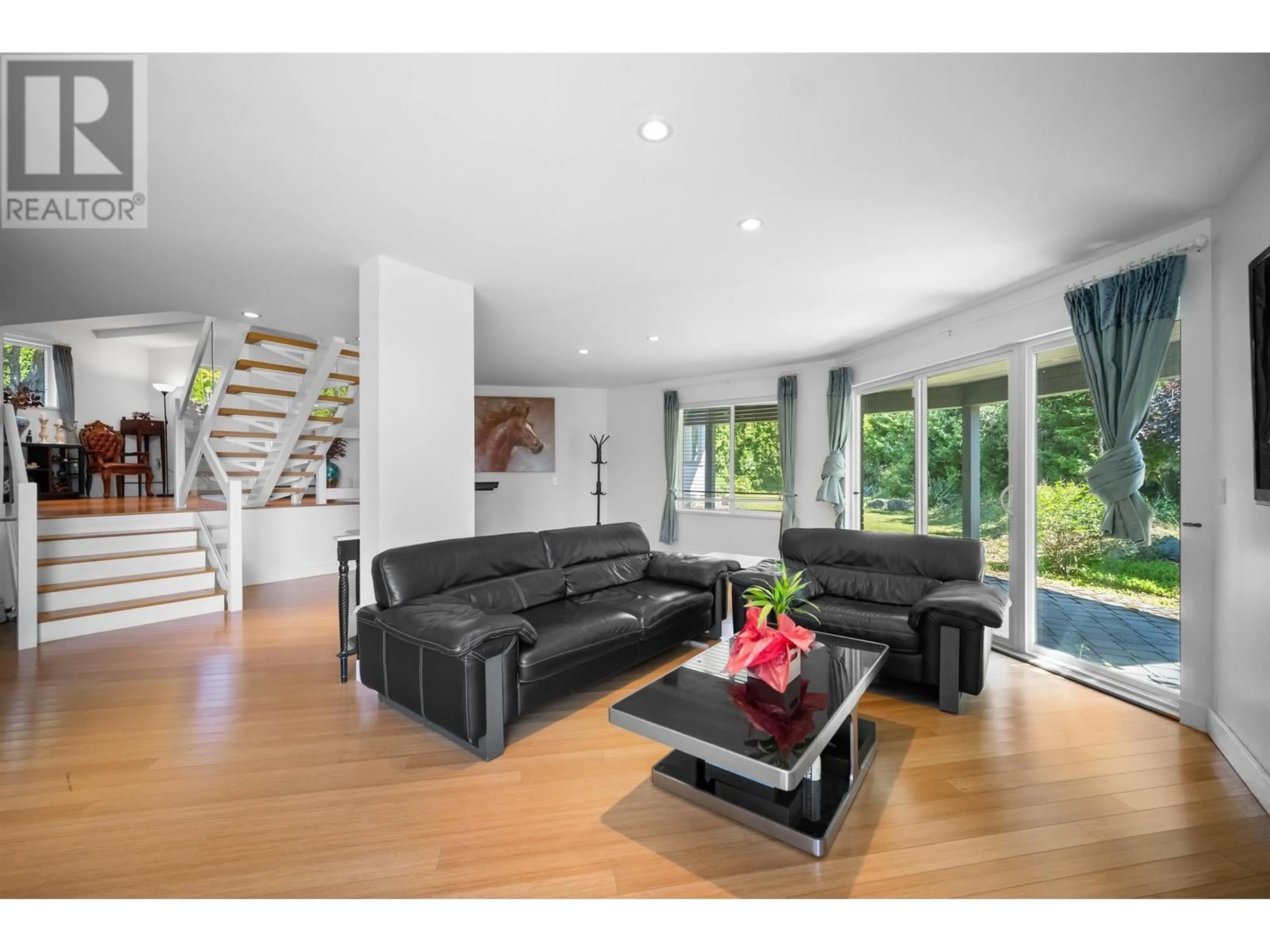 Living room with furniture, wood/laminate floor for 4246 ROCKRIDGE ROAD, West Vancouver British Columbia V7W1B1