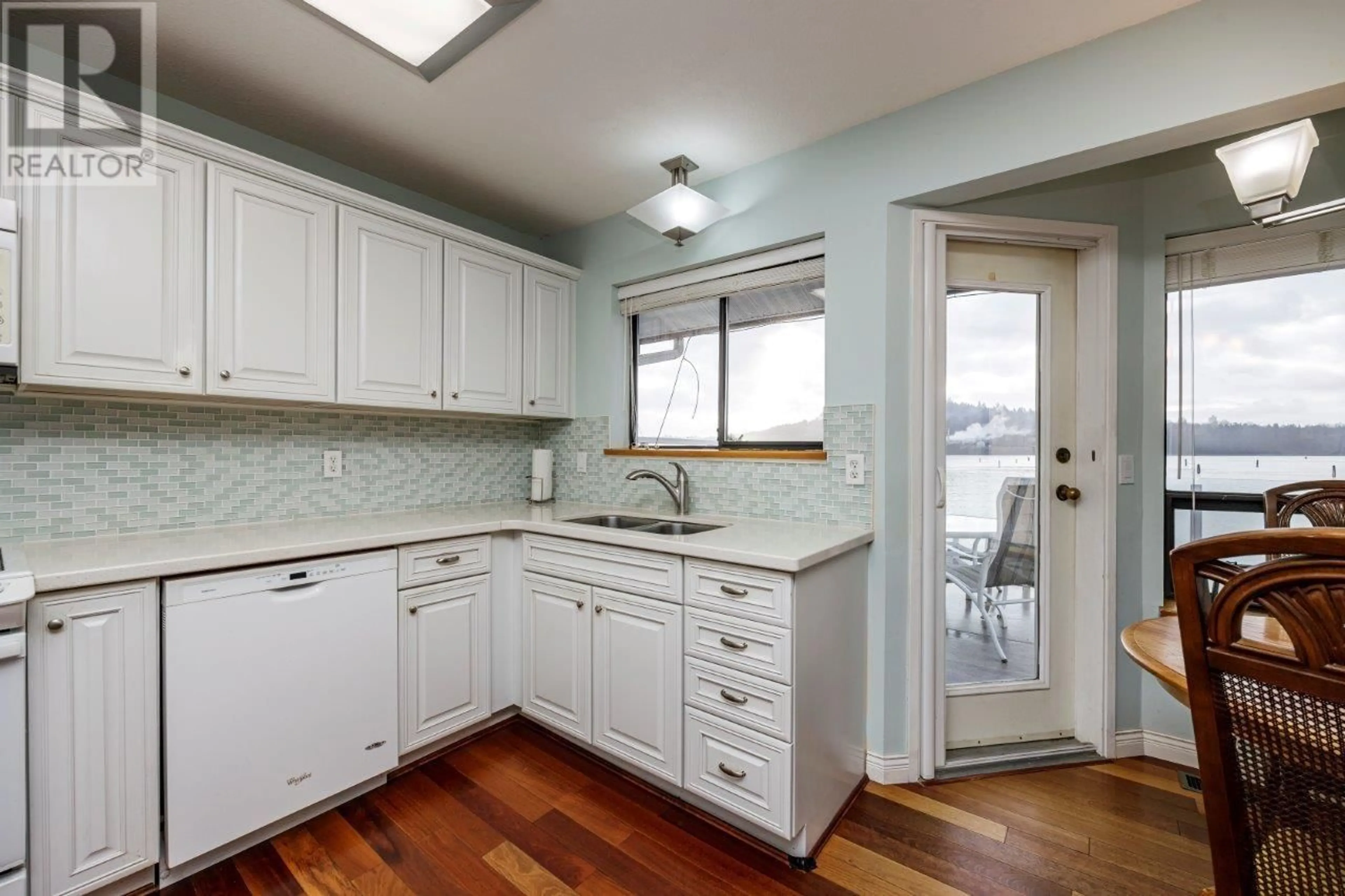 Standard kitchen, unknown for 2929 DOLLARTON HIGHWAY, North Vancouver British Columbia V7H1B1