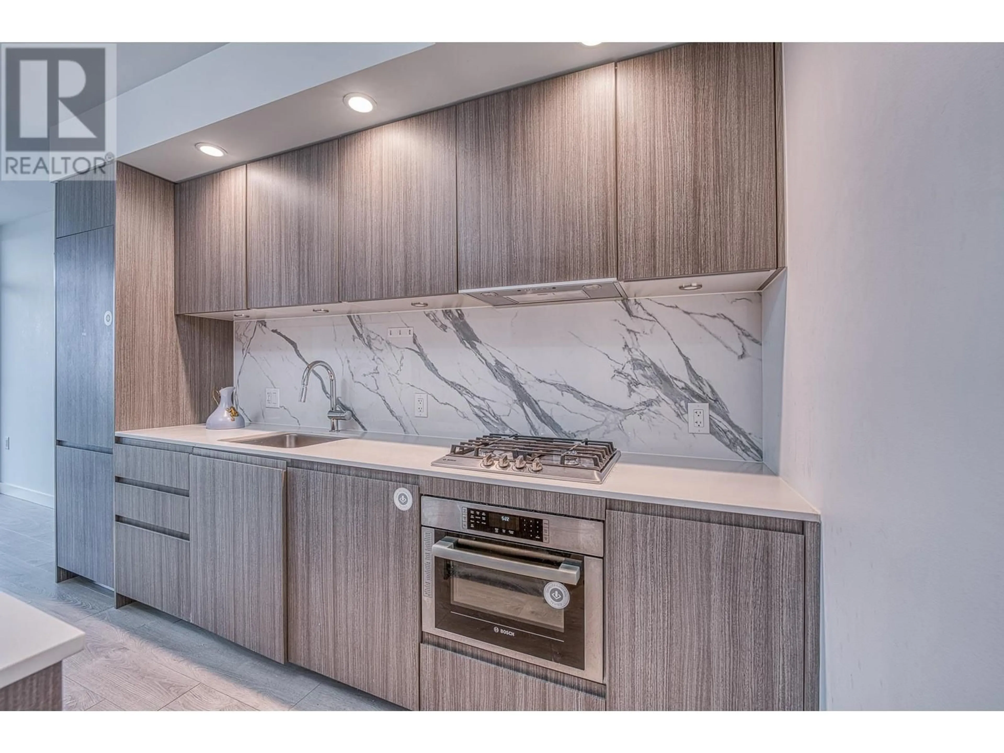 Contemporary kitchen, unknown for 2508 6463 SILVER AVENUE, Burnaby British Columbia V5H0K4