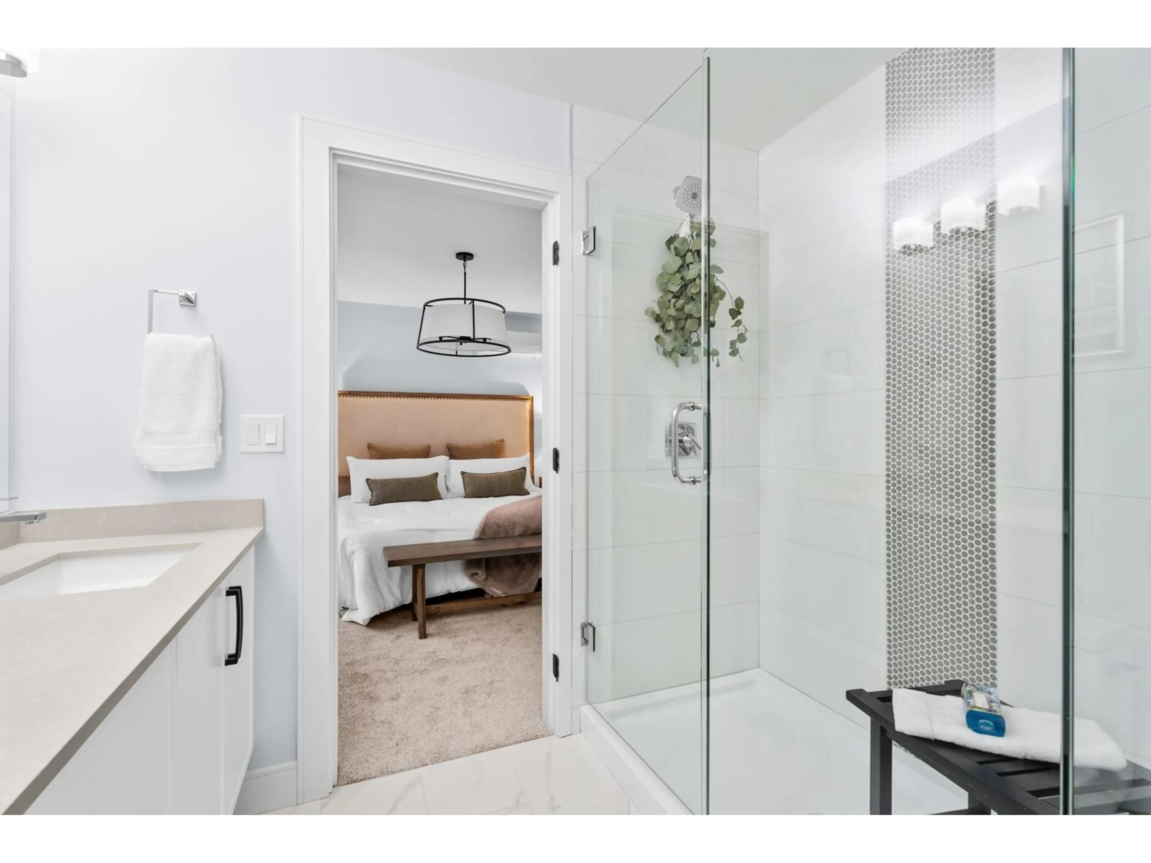 Contemporary bathroom, ceramic/tile floor for 25 9688 182A STREET, Surrey British Columbia V4N4J8