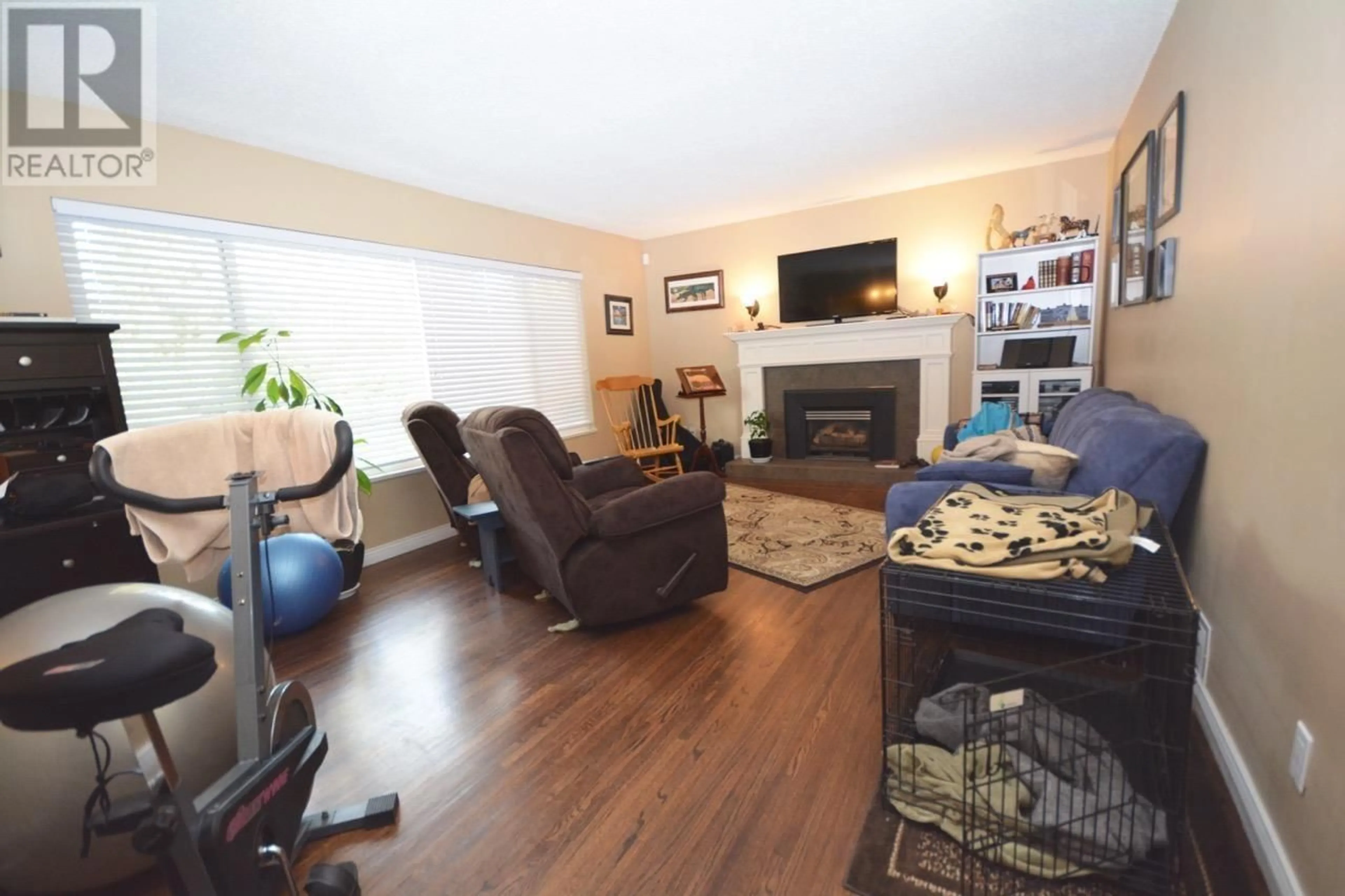 Living room with furniture, wood/laminate floor for 1022 53A STREET, Delta British Columbia V4M3C9