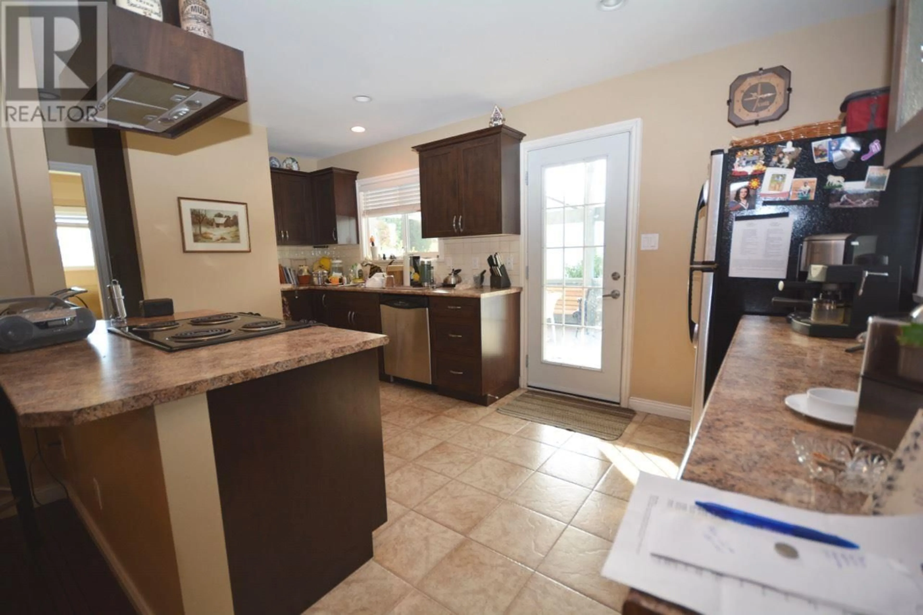 Open concept kitchen, ceramic/tile floor for 1022 53A STREET, Delta British Columbia V4M3C9