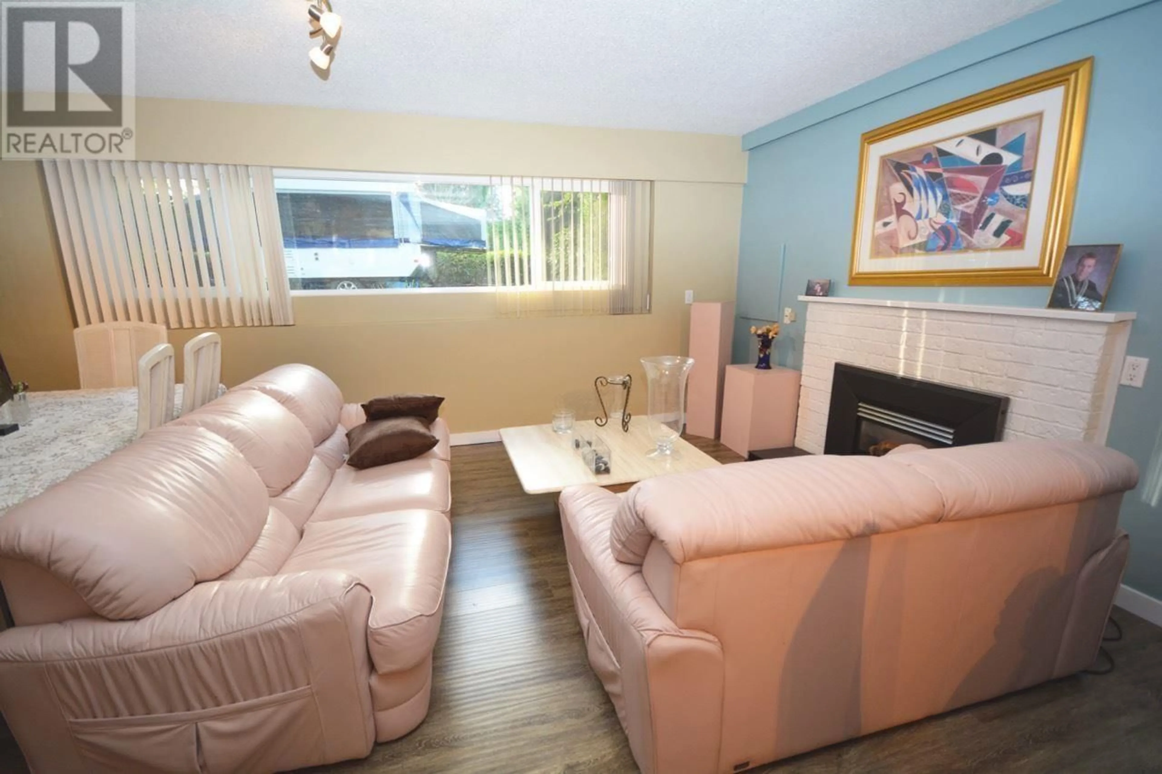 Living room with furniture, wood/laminate floor for 1022 53A STREET, Delta British Columbia V4M3C9