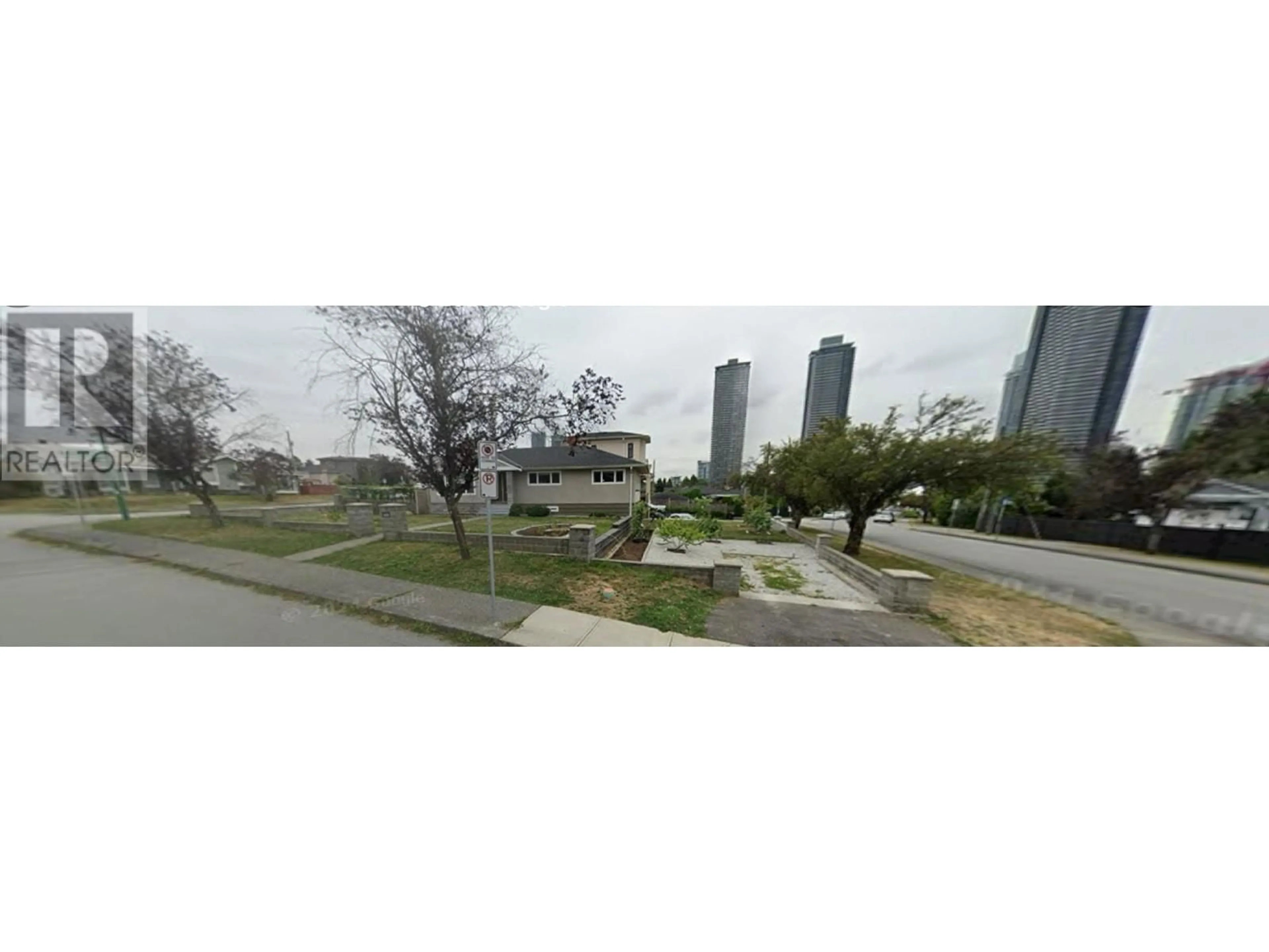 Blurry image for 4606 MIDLAWN DRIVE, Burnaby British Columbia V5C3P6