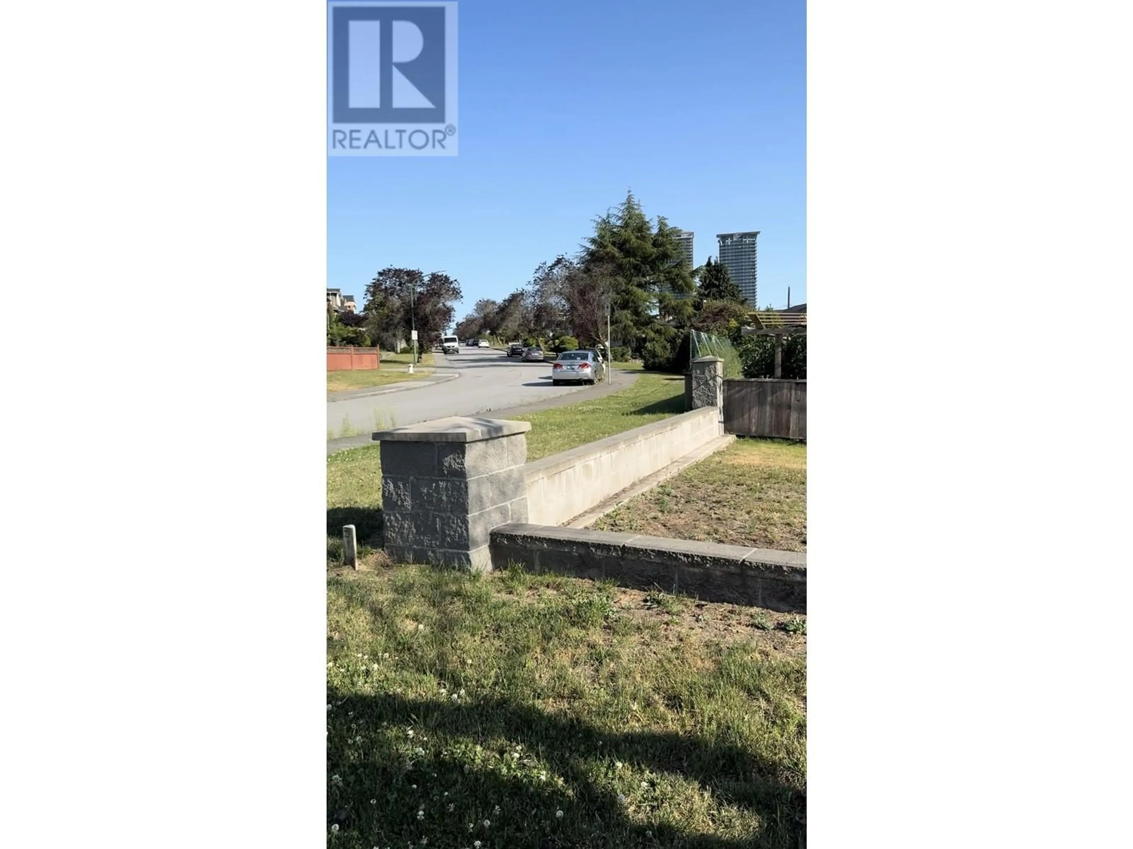 A pic from outside/outdoor area/front of a property/back of a property/a pic from drone, street for 4606 MIDLAWN DRIVE, Burnaby British Columbia V5C3P6