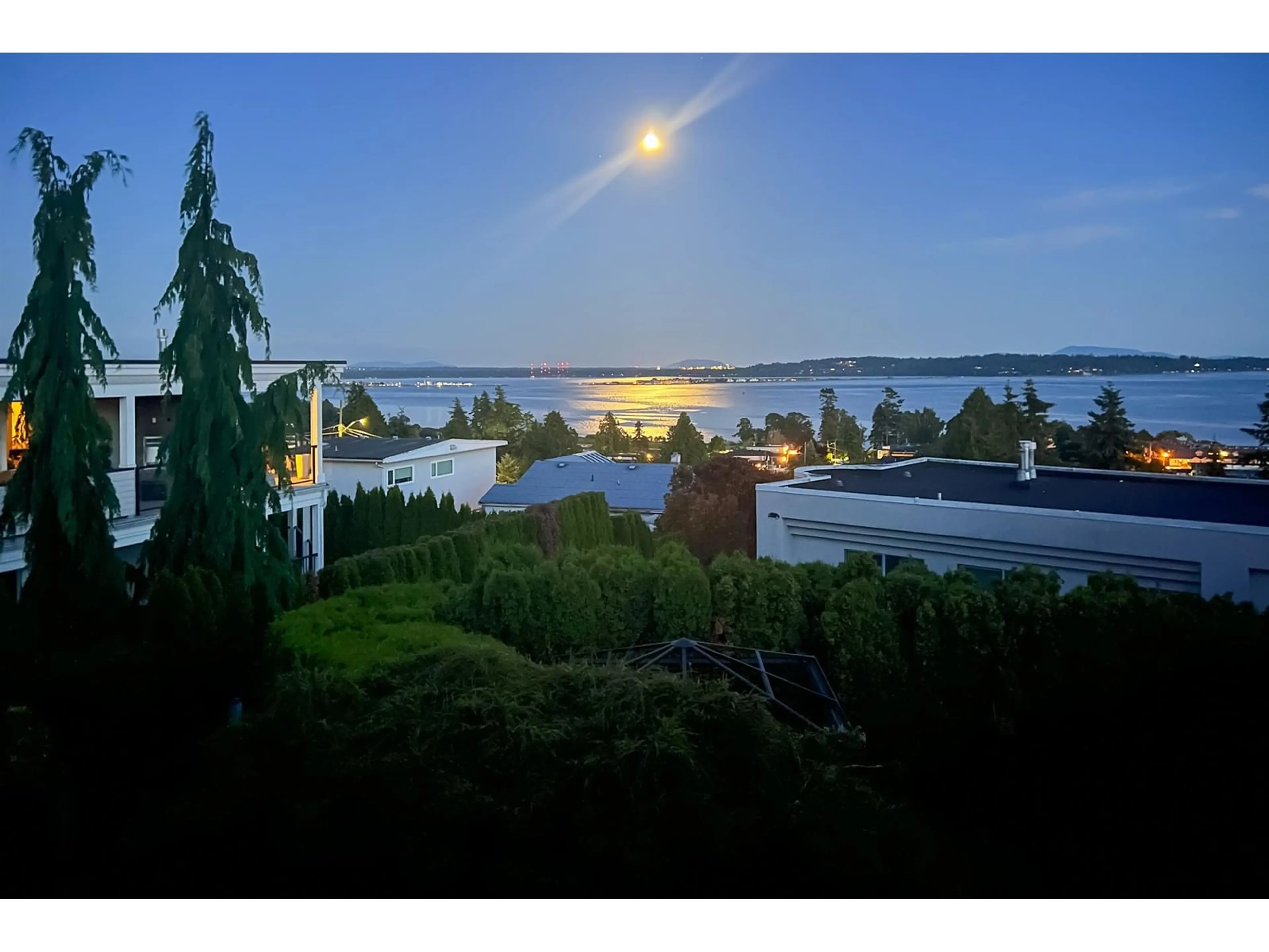 A pic from outside/outdoor area/front of a property/back of a property/a pic from drone, water/lake/river/ocean view for 15662 SEMIAHMOO AVENUE, White Rock British Columbia V4B1V4