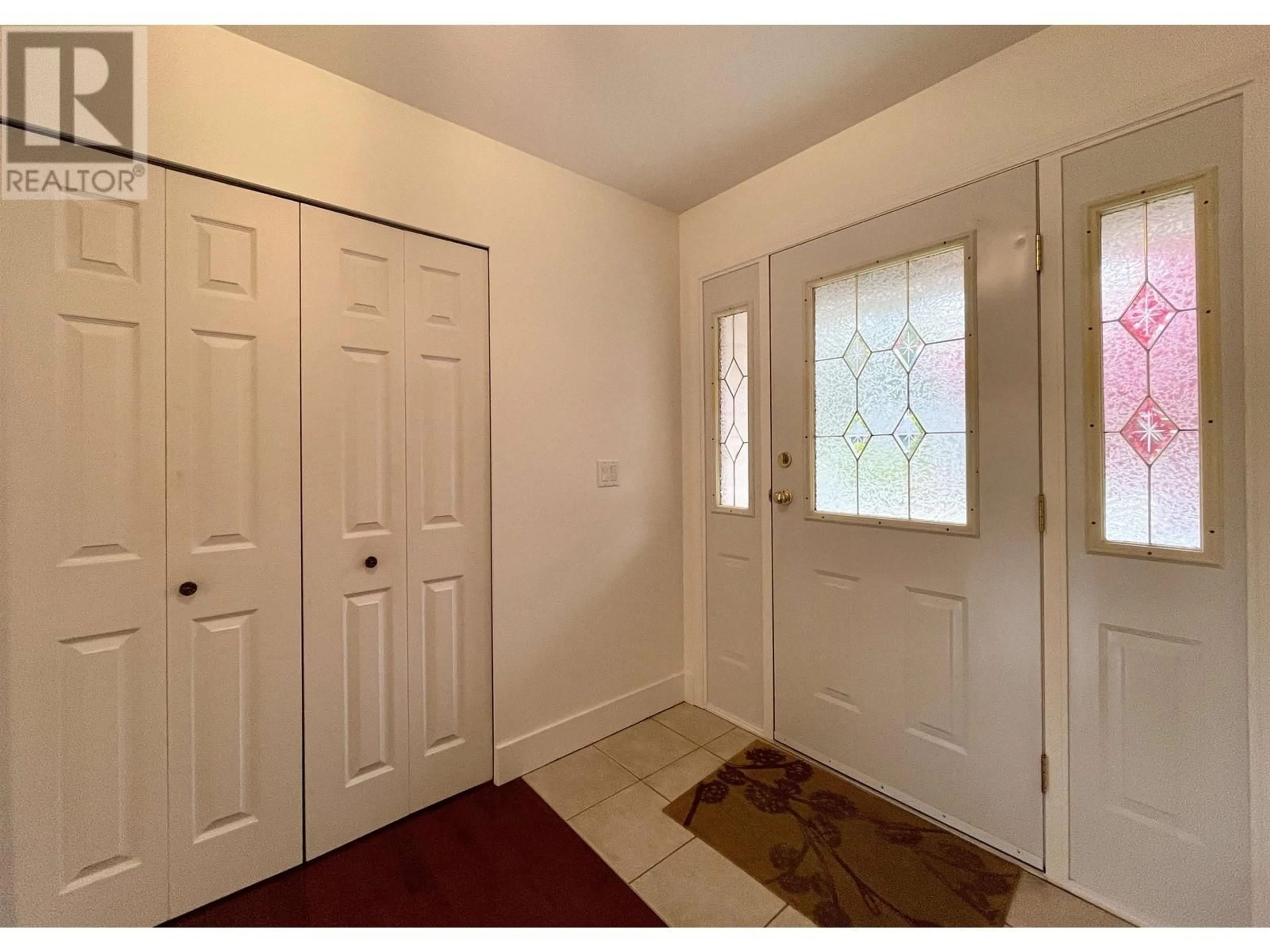 Indoor entryway for 5916 ST. ANDREWS PLACE, Sechelt British Columbia V7Z0L7