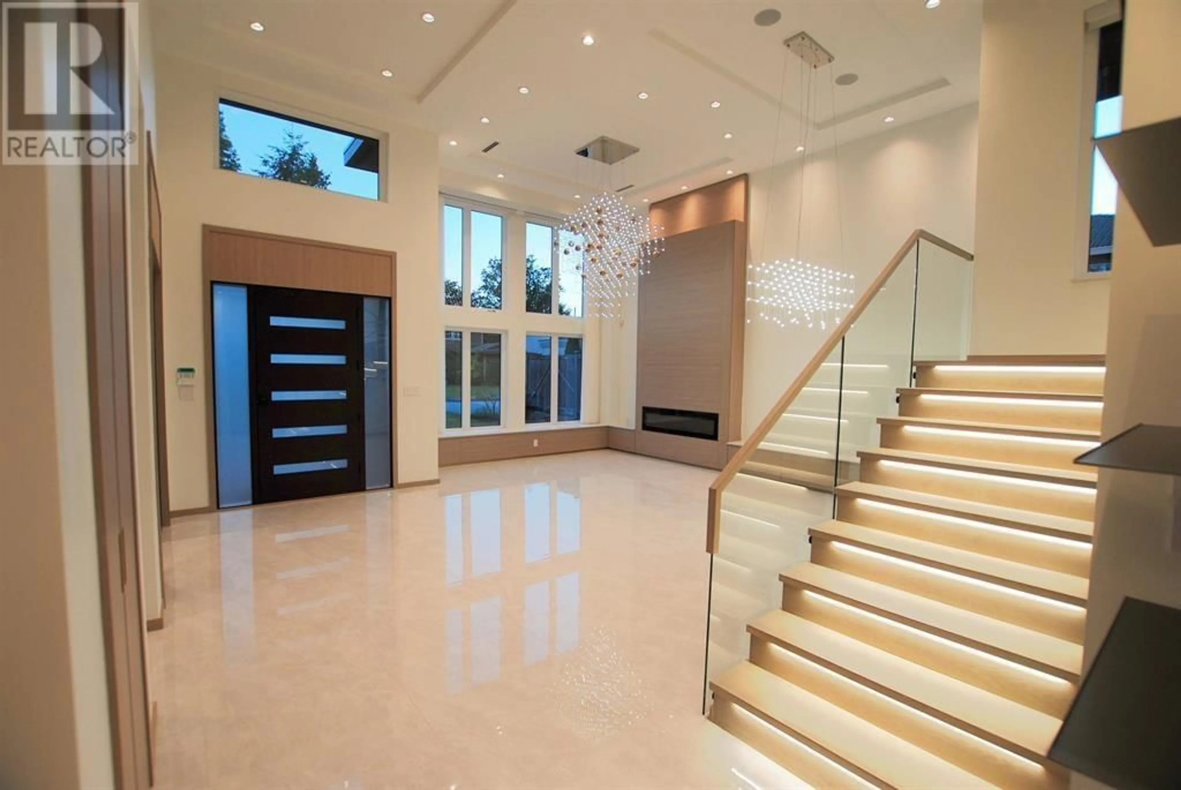 Indoor foyer for 6431 SKAHA CRESCENT, Richmond British Columbia V7C2R3