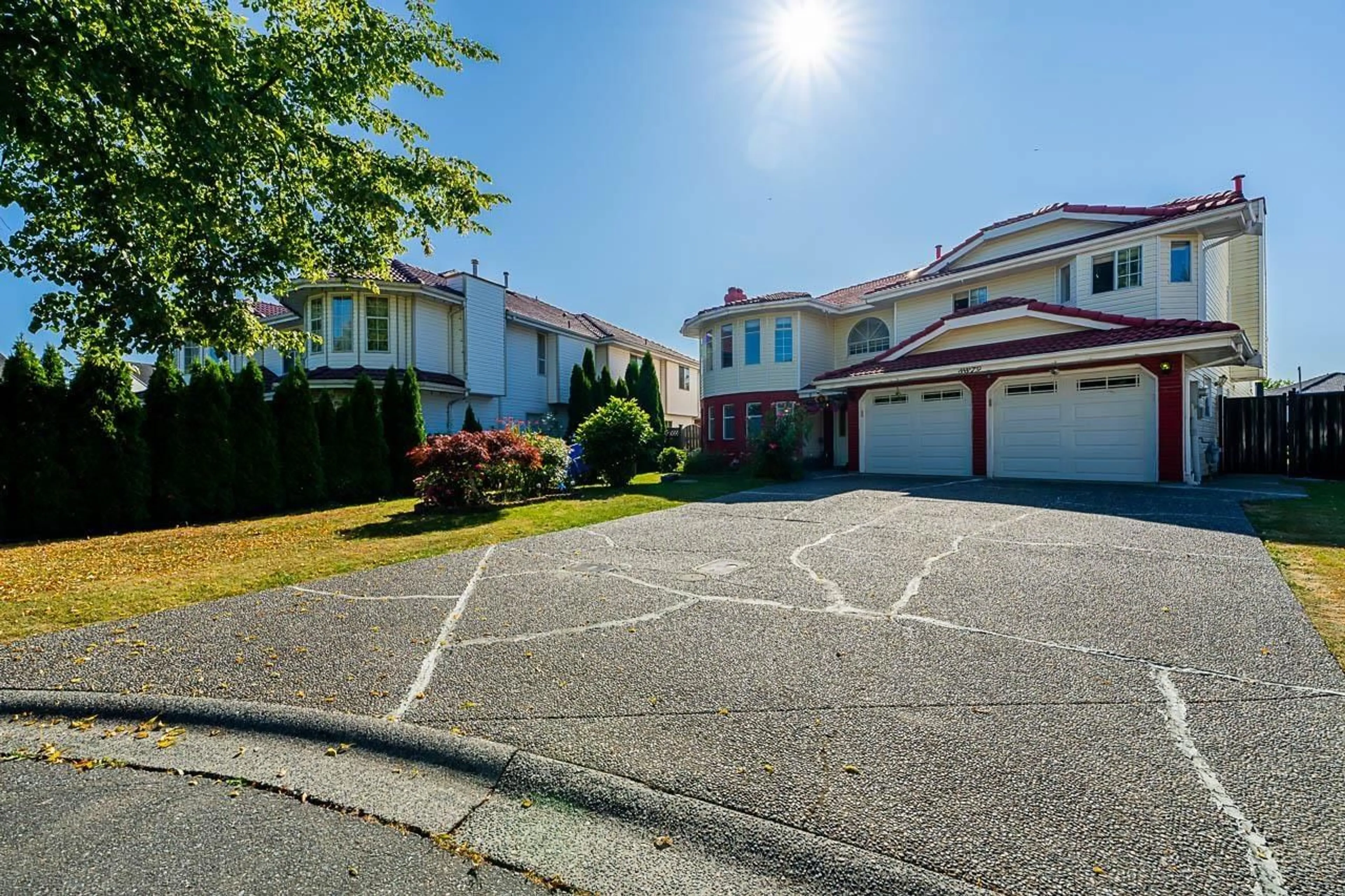 A pic from outside/outdoor area/front of a property/back of a property/a pic from drone, street for 8879 141B, Surrey British Columbia V3V7W5