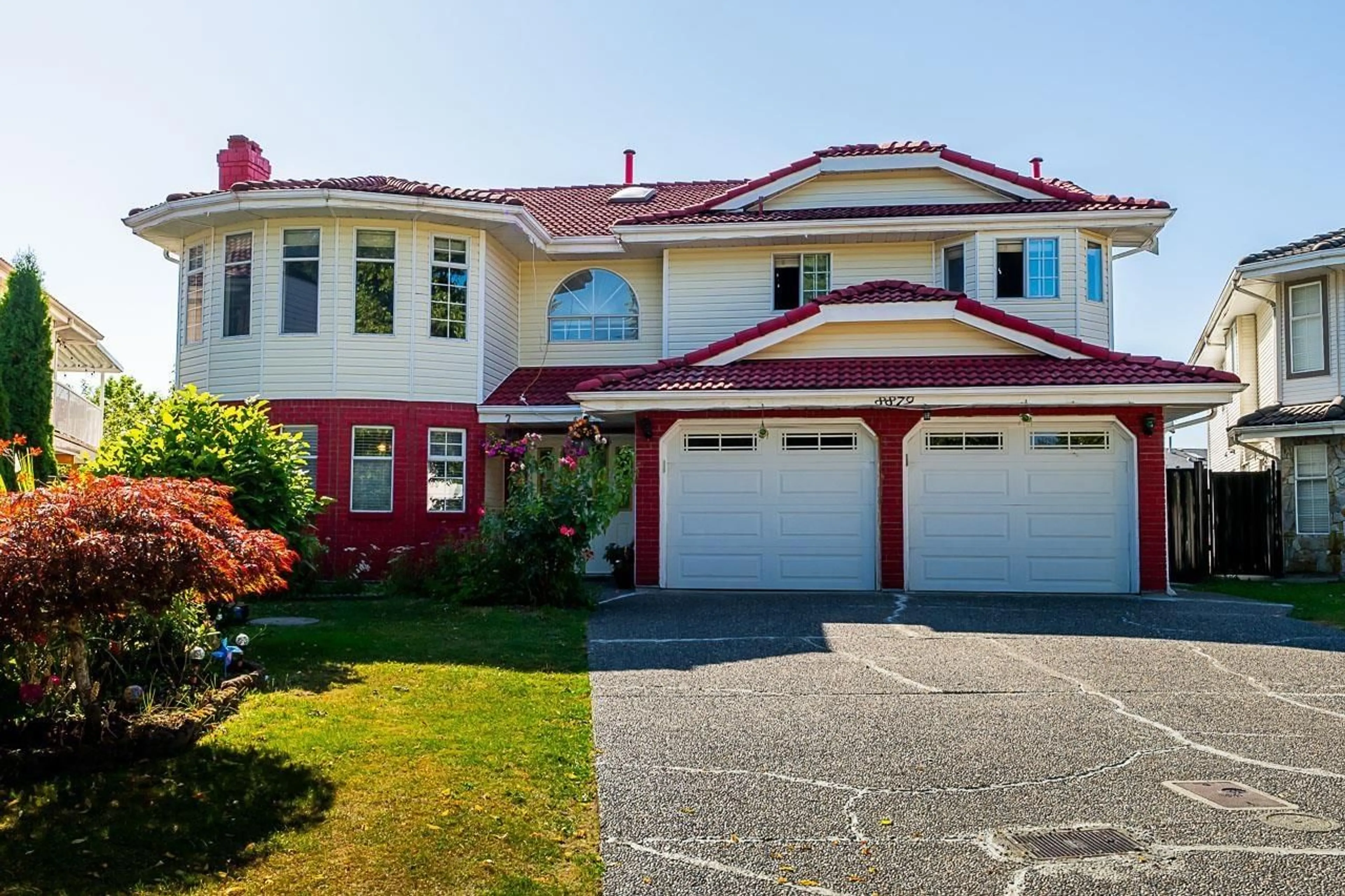 Home with vinyl exterior material, street for 8879 141B, Surrey British Columbia V3V7W5