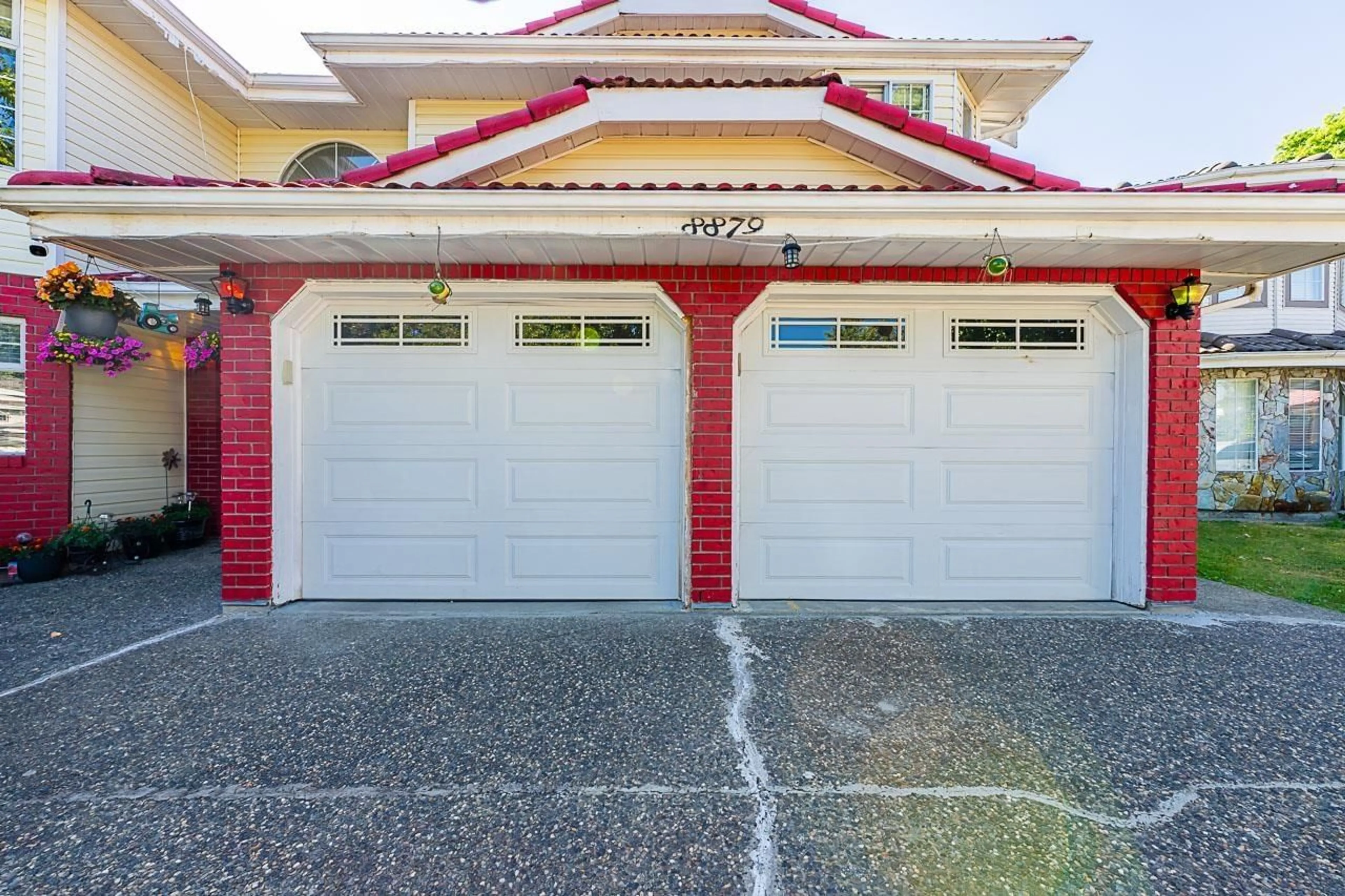 Indoor garage for 8879 141B, Surrey British Columbia V3V7W5