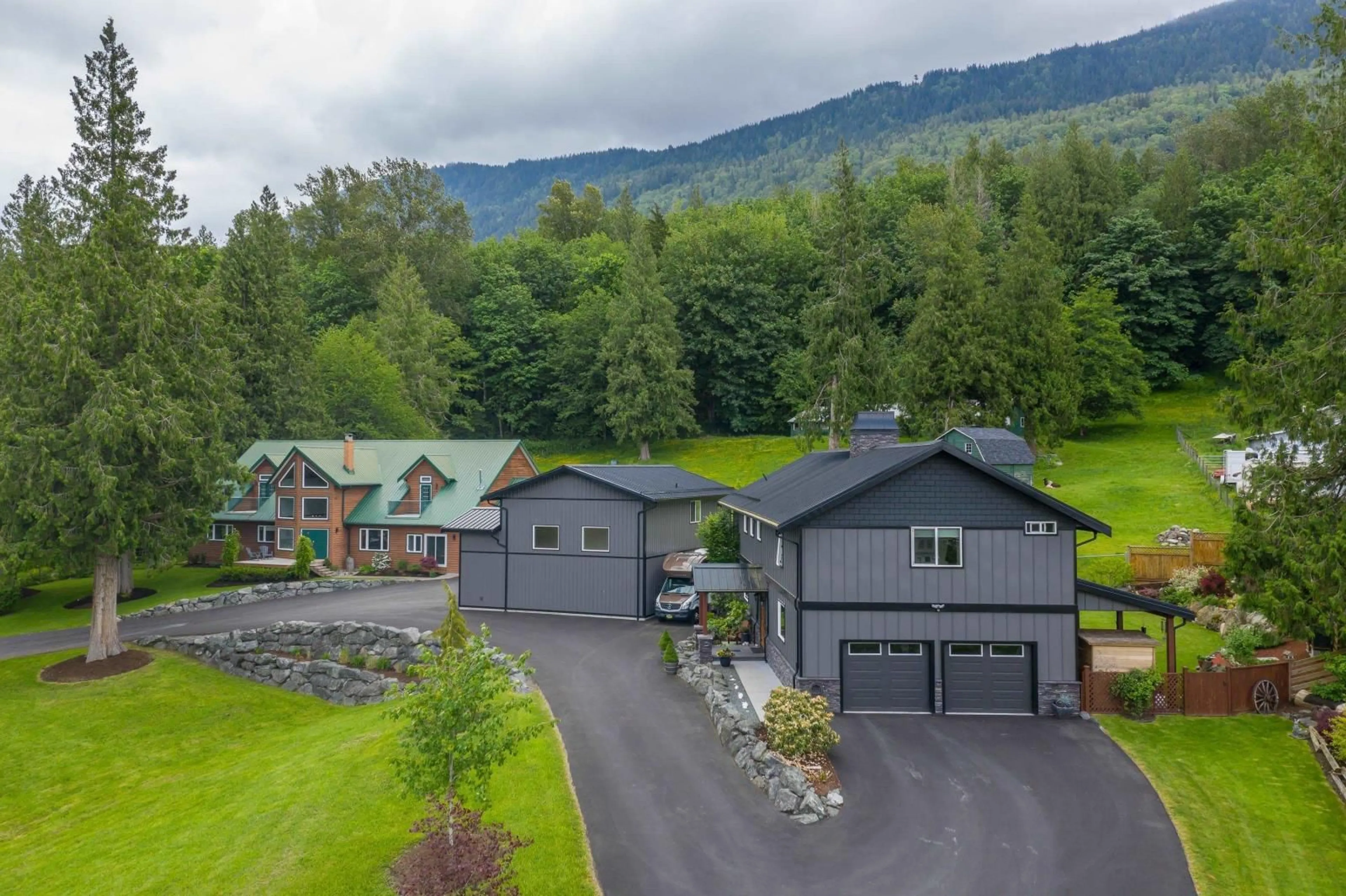 A pic from outside/outdoor area/front of a property/back of a property/a pic from drone, mountain view for 42160 MAJUBA HILL ROAD|Majuba Hill, Yarrow British Columbia V2R5H2