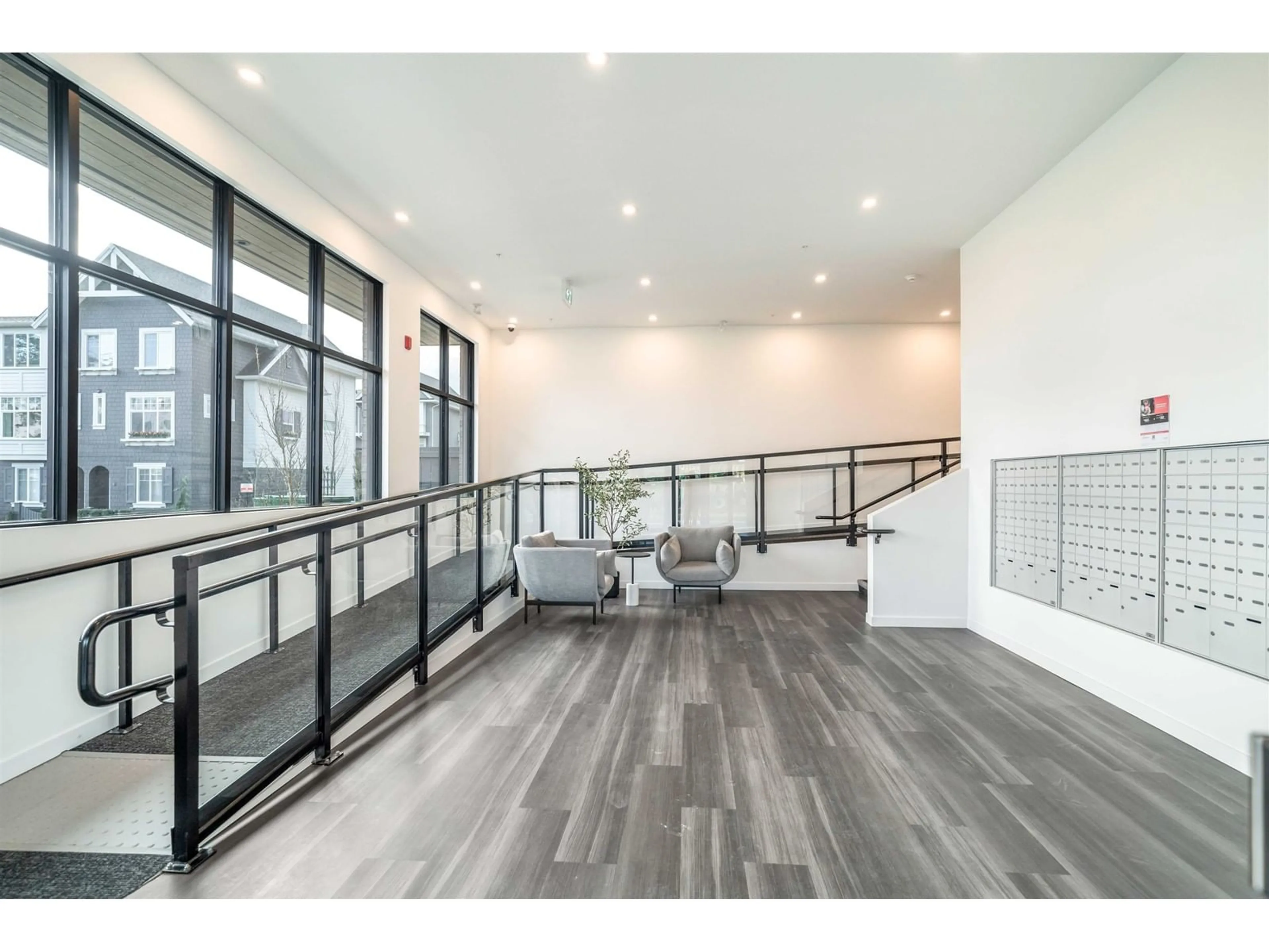 Indoor foyer for 407 15738 85 AVENUE, Surrey British Columbia V4N6Y1