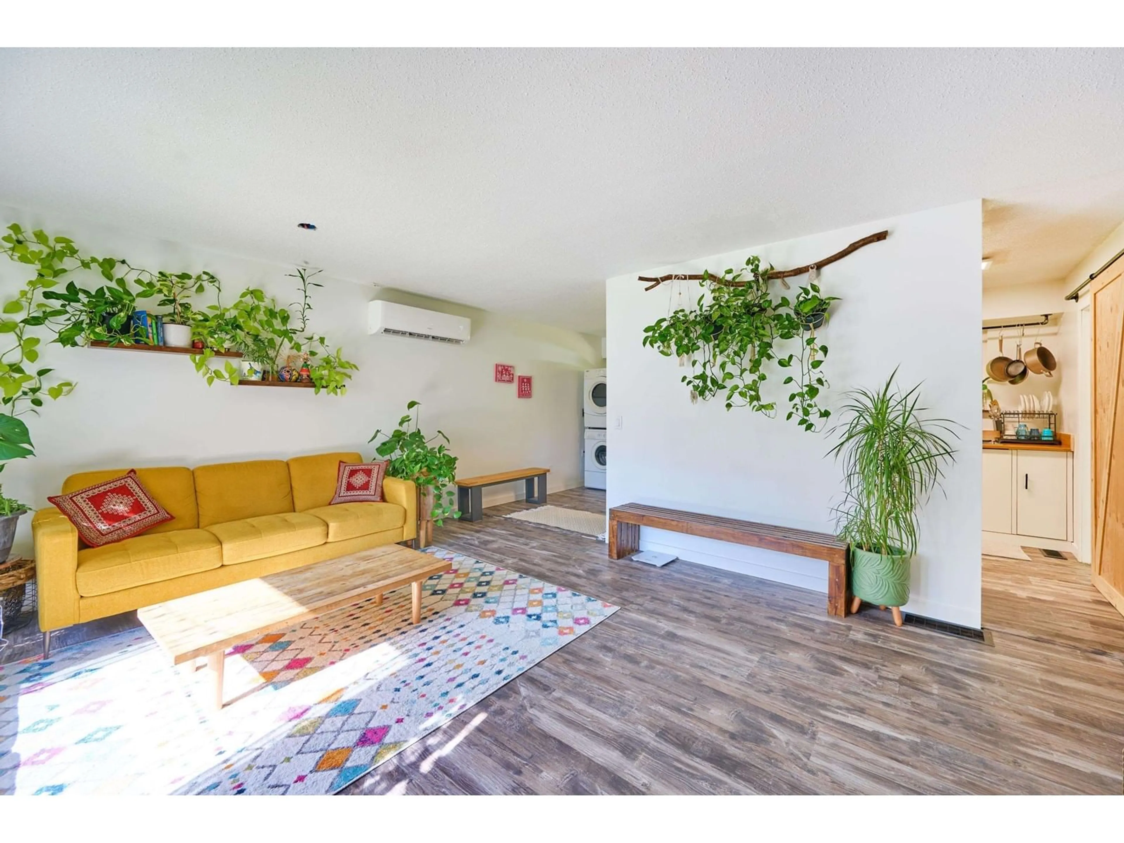 Living room with furniture, unknown for 7874 THRASHER, Mission British Columbia V2V5H3