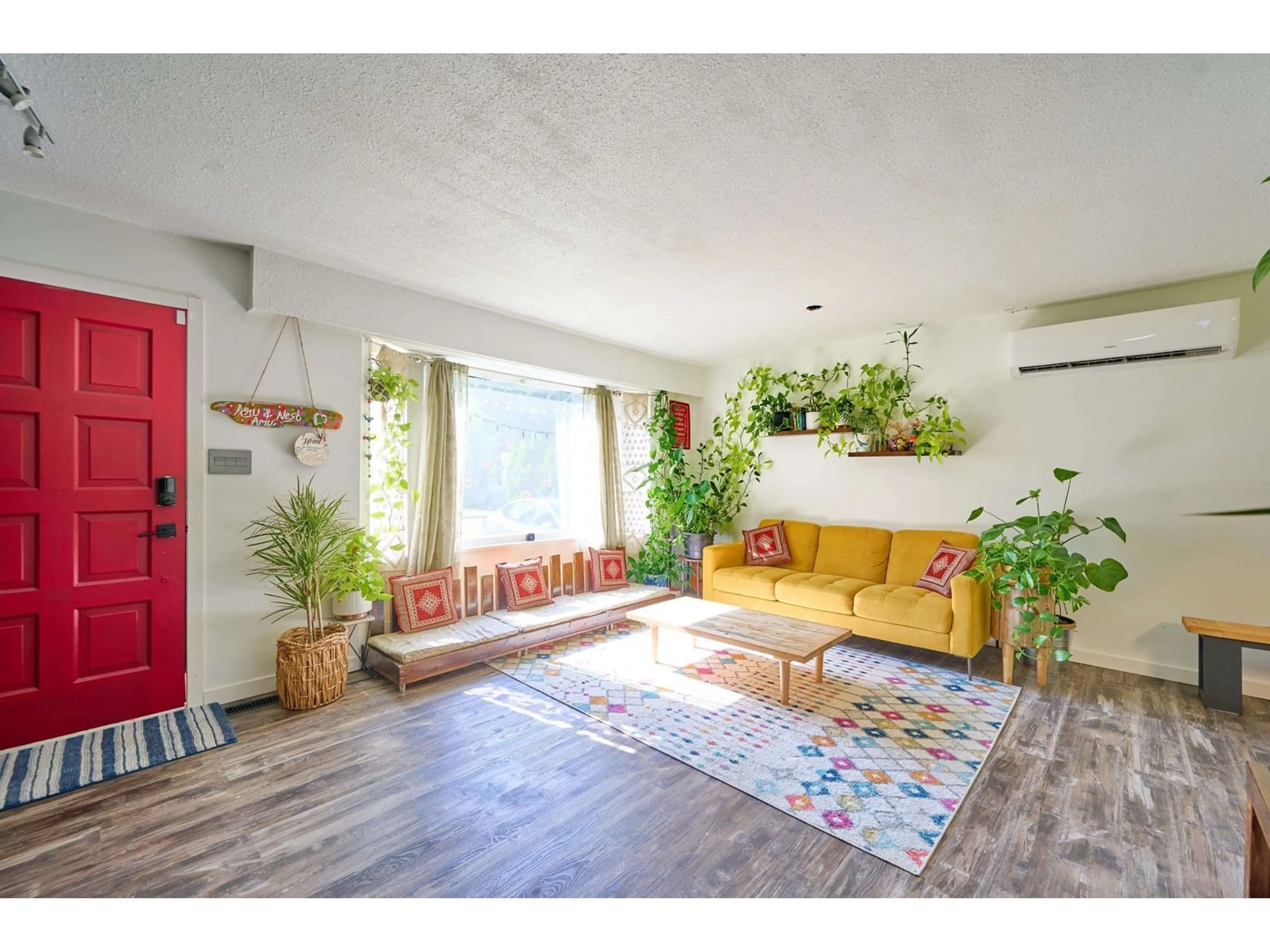 Living room with furniture, unknown for 7874 THRASHER, Mission British Columbia V2V5H3