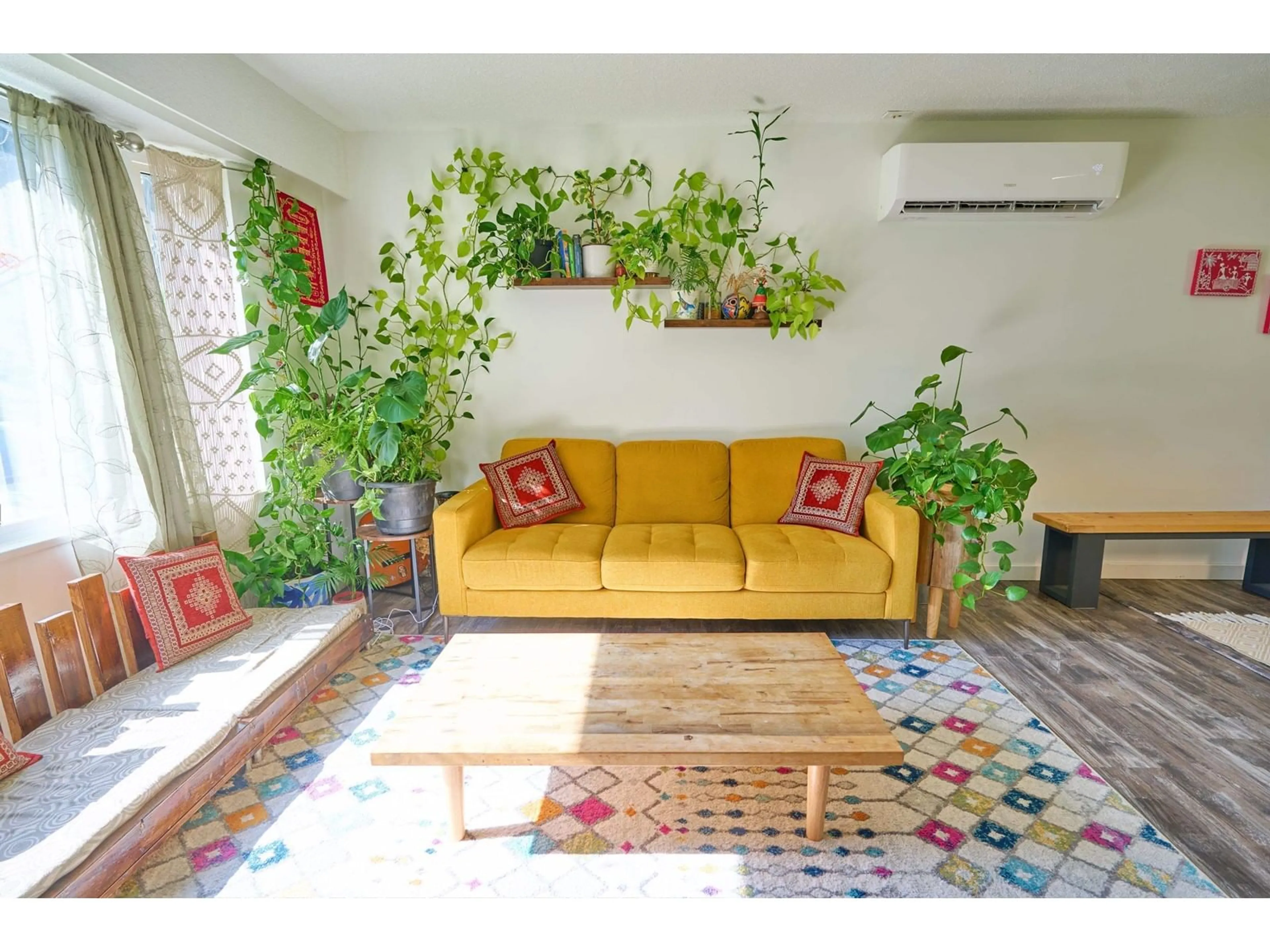 Living room with furniture, unknown for 7874 THRASHER, Mission British Columbia V2V5H3
