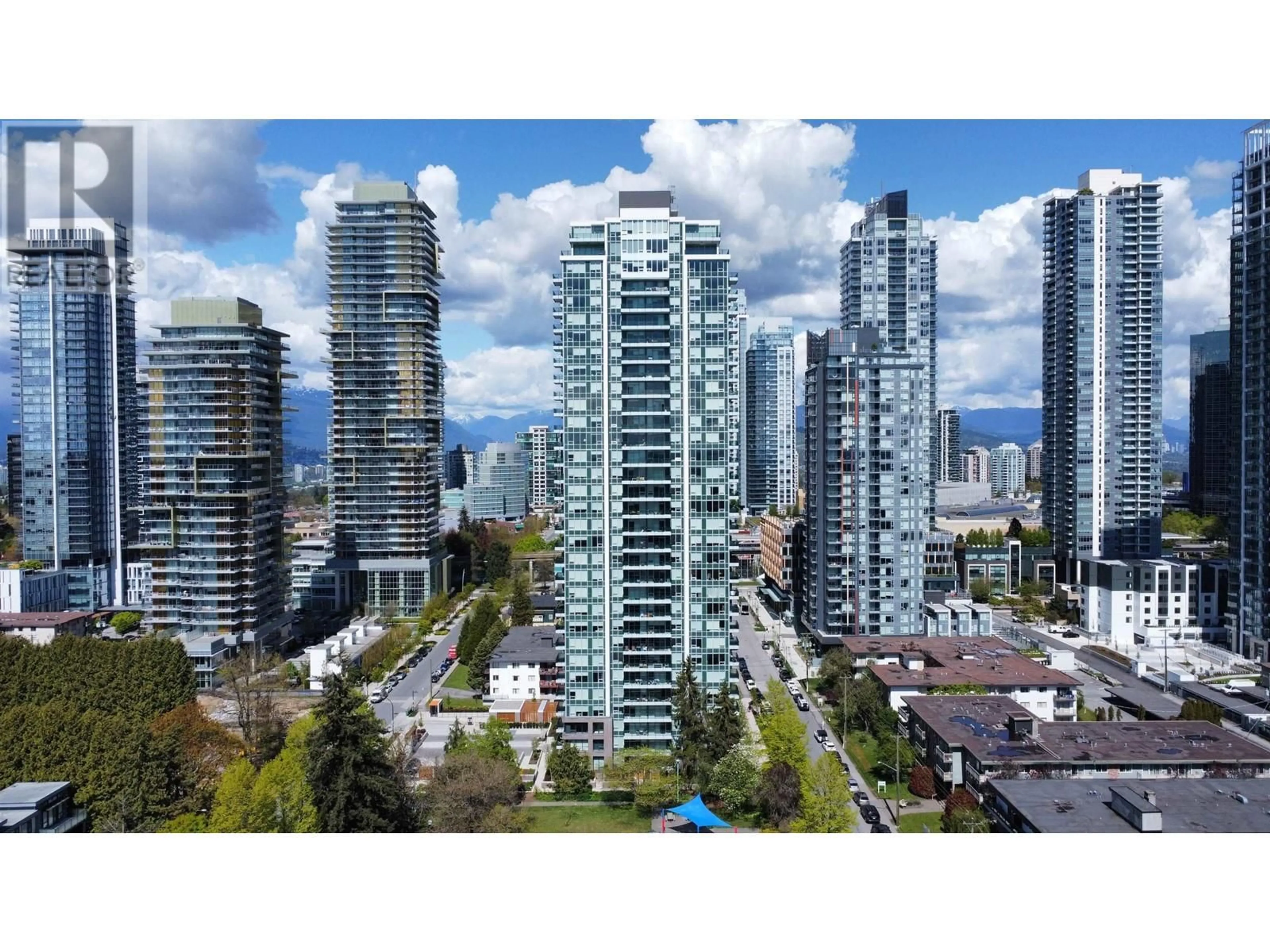 A pic from outside/outdoor area/front of a property/back of a property/a pic from drone, city buildings view from balcony for 901 6463 SILVER AVENUE, Burnaby British Columbia V5H0K4