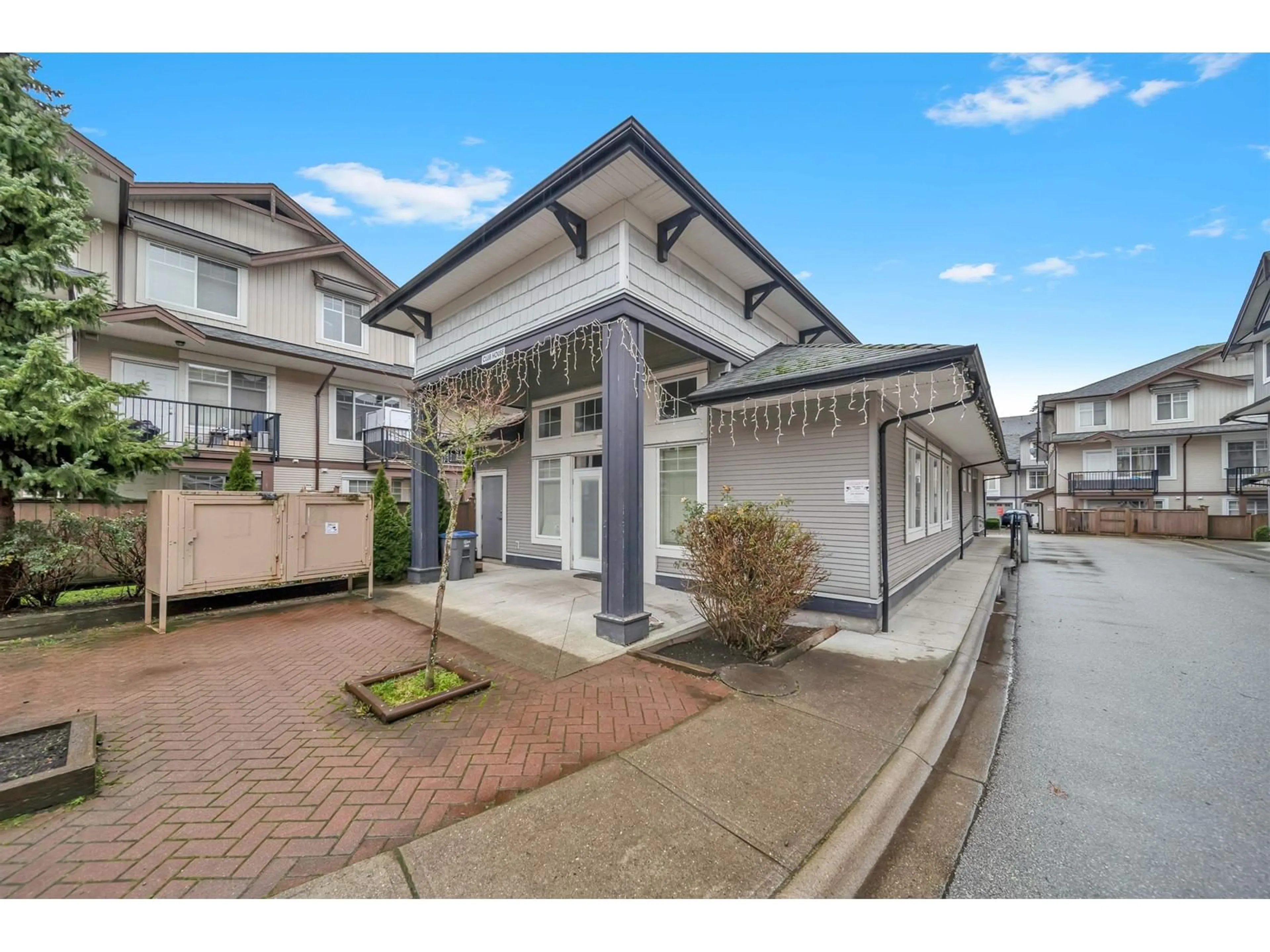 Unknown for 12 7156 144 STREET, Surrey British Columbia V3W1V5