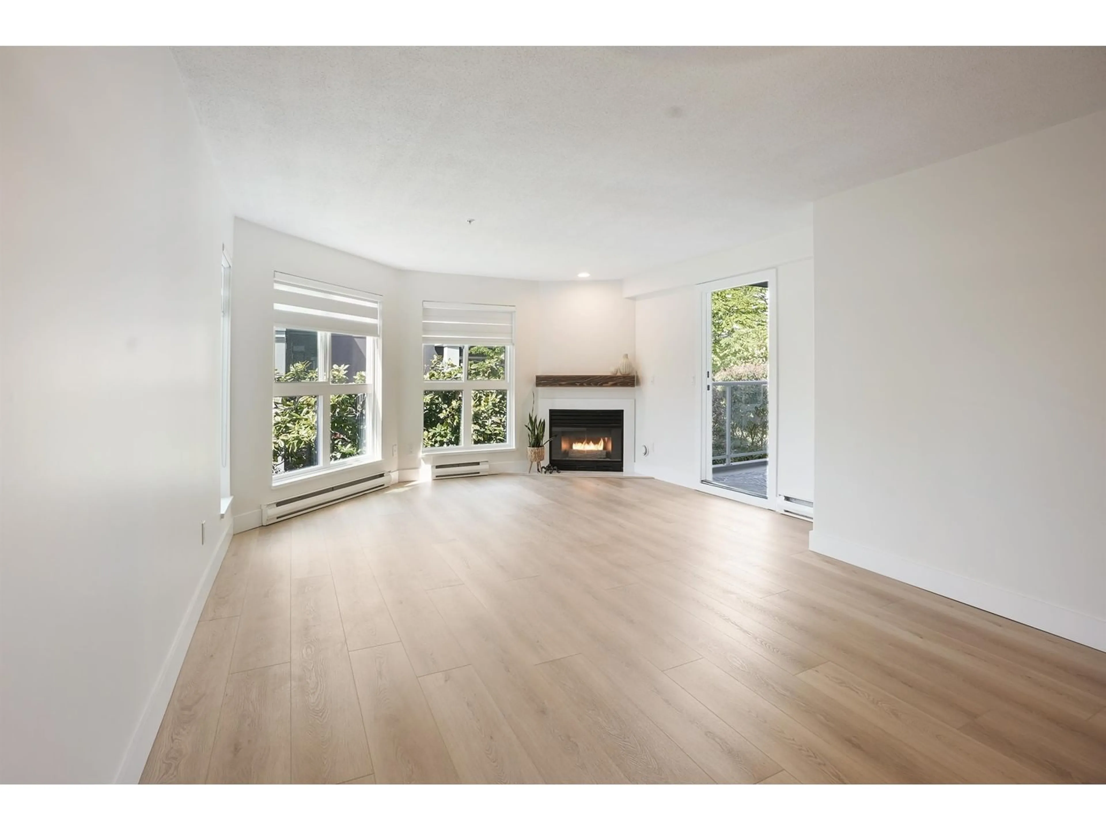 A pic of a room for 206 15941 MARINE DRIVE, White Rock British Columbia V4B1E9