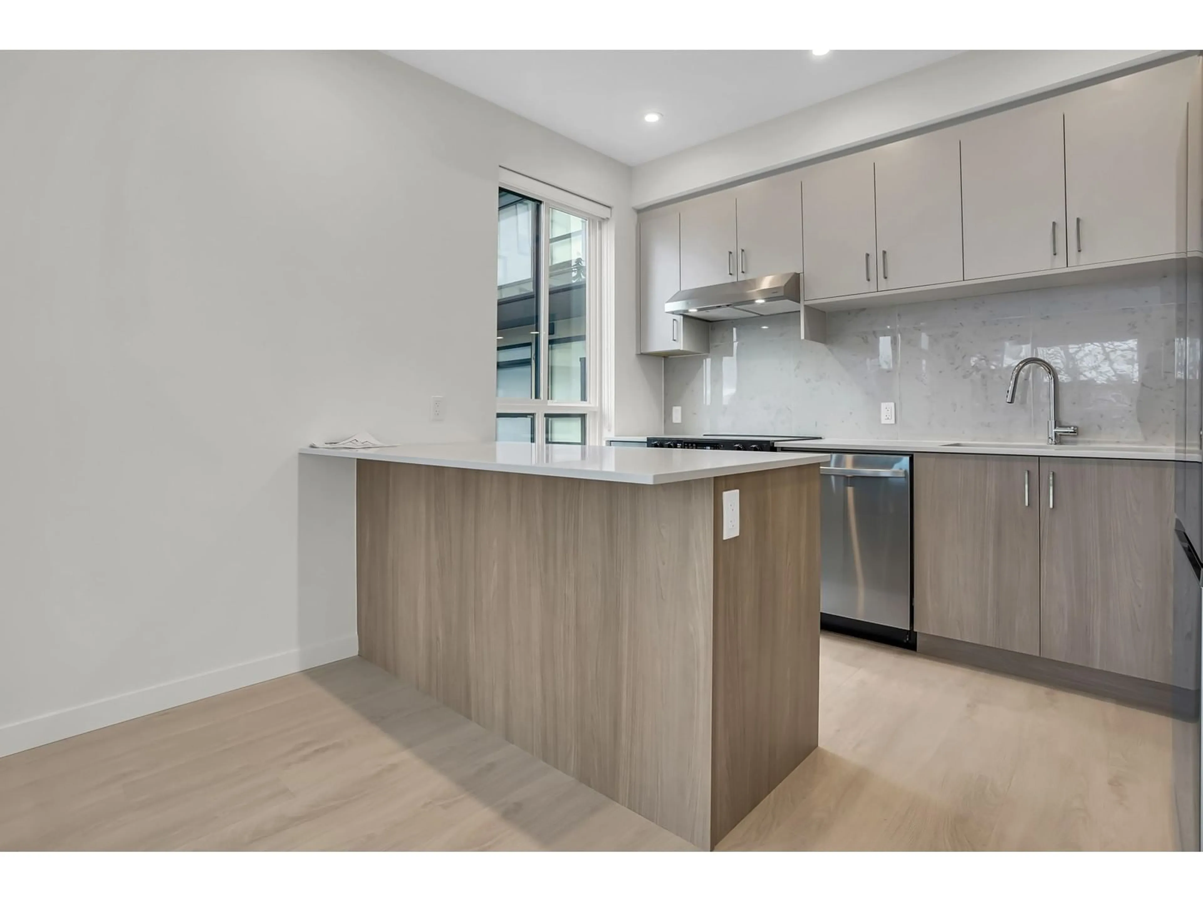 Open concept kitchen, unknown for E318 13858 108 AVENUE, Surrey British Columbia V3T0T9